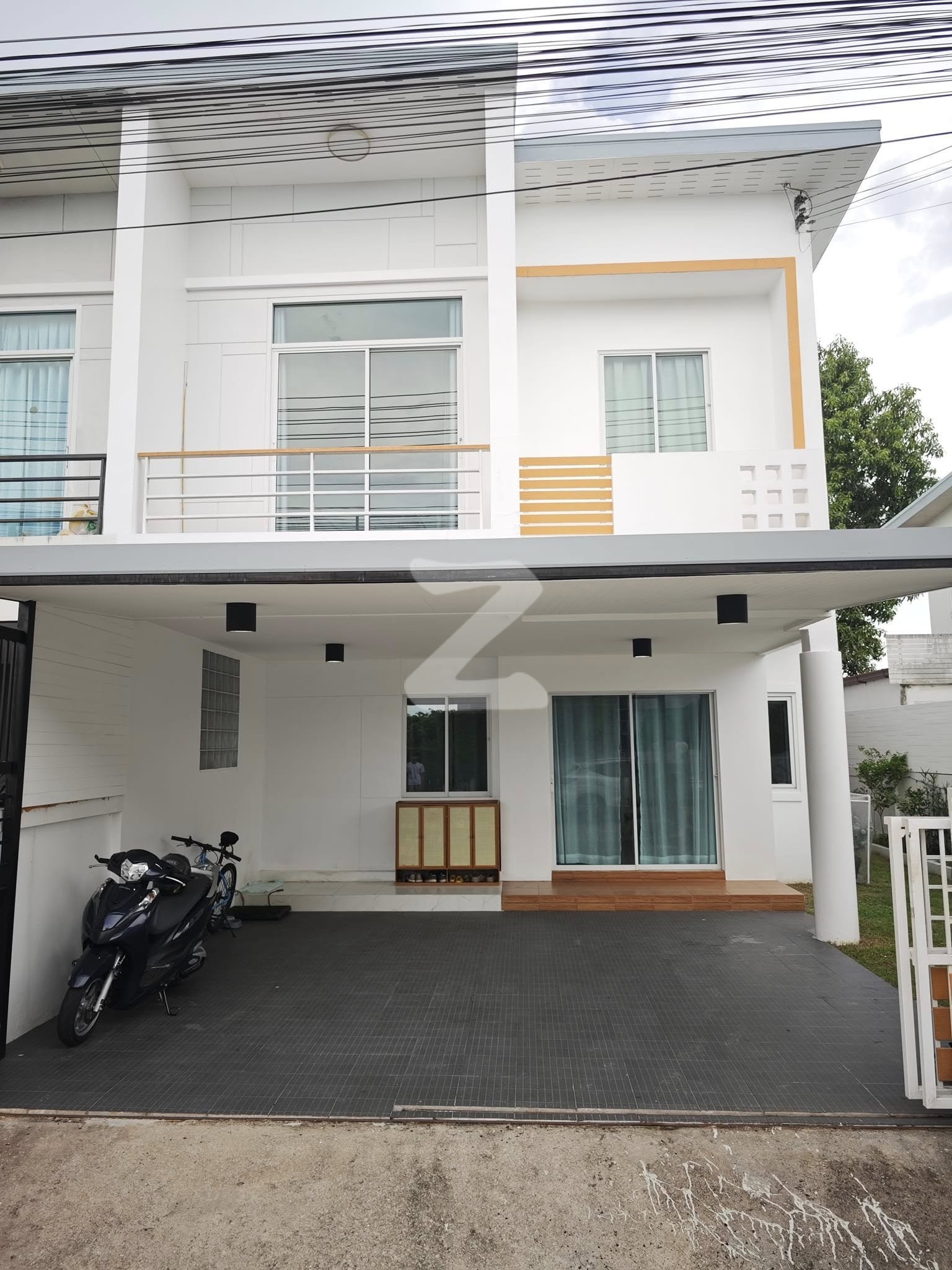 ขายบ้านแฝด รีโนเวทแล้ว | หมู่บ้านเดอะทรี ศรีราชา (เจ้าของบ้านขายเอง) 3 ห้องนอน 3 ห้องน้ำ 2 ที่จอดรถ  พื้นที่ 36 ตรว : เจ้าของขายเอง (งดรับนายหน้า)