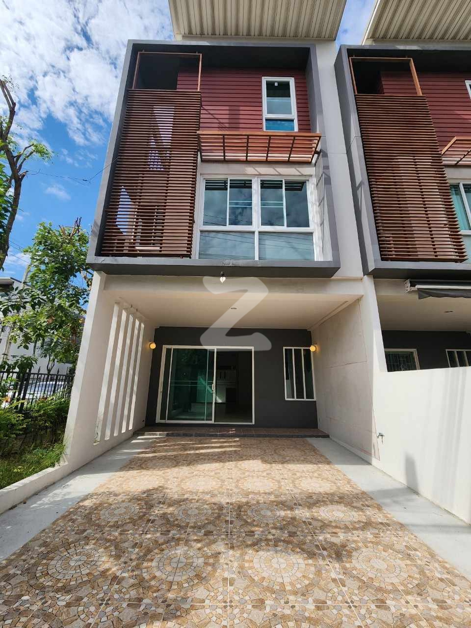 ขาย ทาวน์โฮม 3 ชั้น หลังมุม ราคาพิเศษ  หมู่บ้านบารอนเนีย ทาวน์ ท่าน้ำนนท์  พร้อมเข้าอยู่ พร้อมเฟอร์นิเจอร์กรุบกริบ : เจ้าของขายเอง (งดรับนายหน้า)