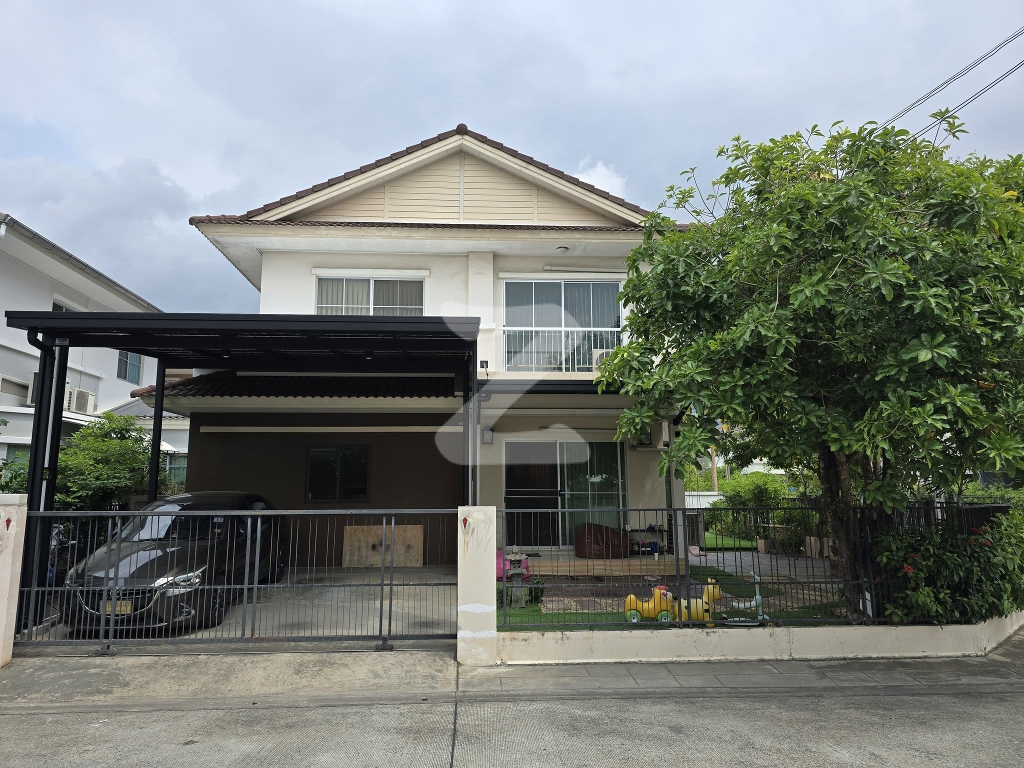 ขายบ้าน หมู่บ้าน ชัยพฤกษ์ (ปิ่นเกล้า-สาทร) 3 ห้องนอน 3 ห้องน้ำ 1 ห้องนั่งเล่น 1 ห้องครัว 1 ห้องทำงาน     2 ที่จอดรถ - จำนวน 2 ชั้น : เจ้าของข : เจ้าของขายเอง (งดรับนายหน้า)