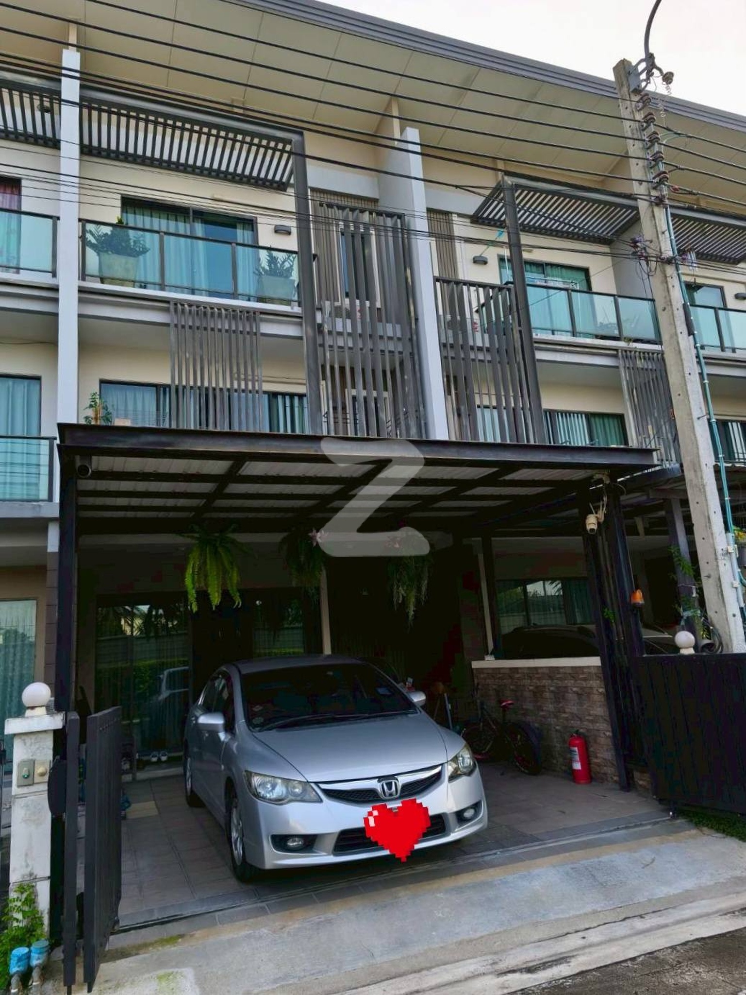 ใกล้ปากทาง เดินไปรถไฟฟ้าสายสีม่วงได้เลย ขายด่วน‼️ ทาวน์โฮม (ใกล้เซ็นทรัลเวสต์เกส 2.7 กม.) บางรักใหญ่ นนทบุรี    : เจ้าของขายเอง (งดรับนายหน้า)
