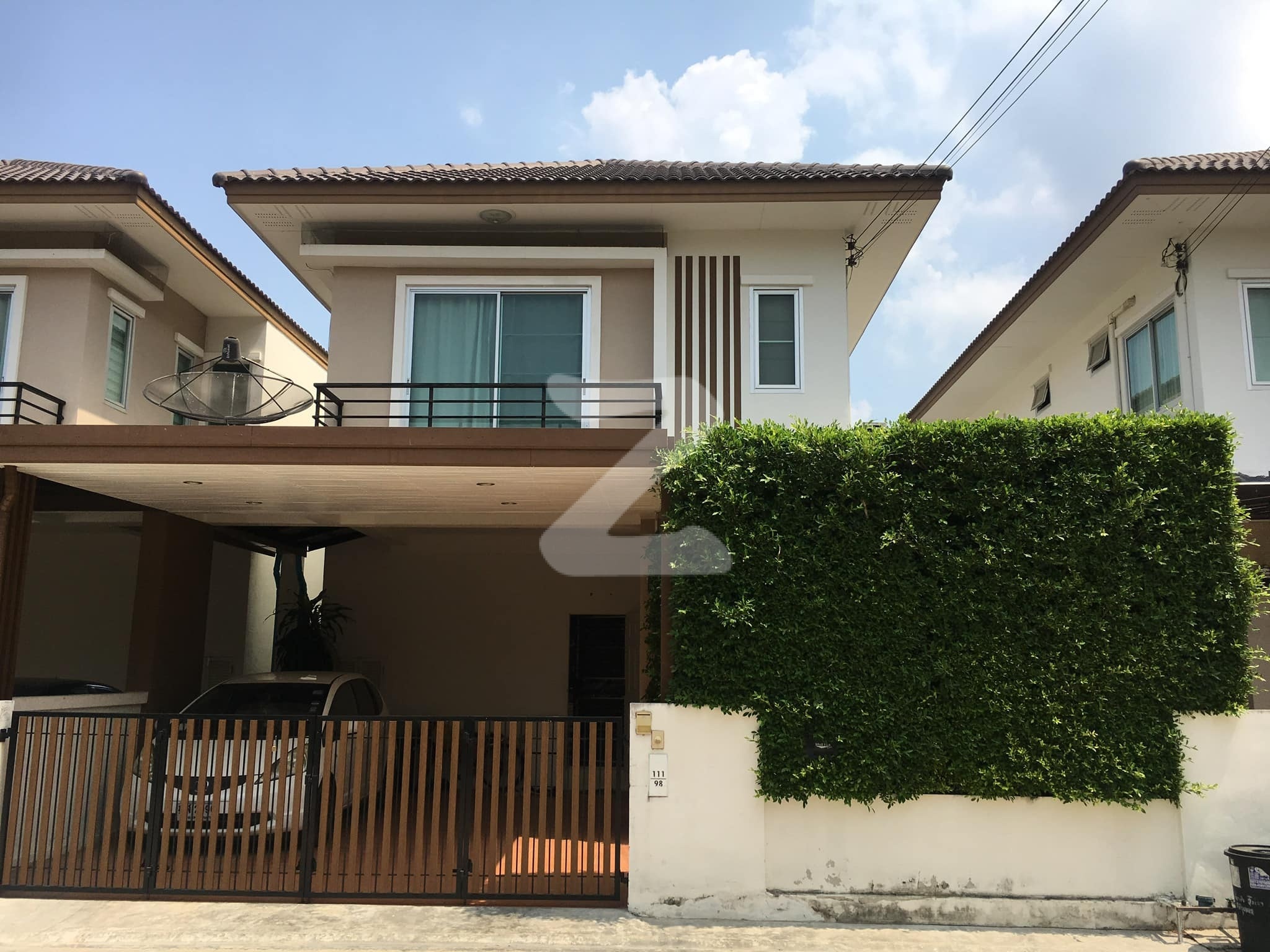 ขายบ้านแฝด 2 ชั้น 🏡 (อิฐแดงทั้งหลัง)  หมู่บ้าน แพนนาเซีย วิลเลจ สำนักบก อ.เมือง จ.ชลบุรี   : เจ้าของขายเอง (งดรับนายหน้า)
