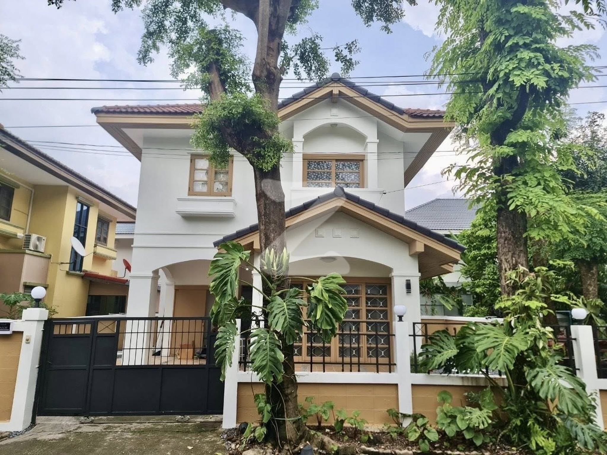 ปล่อยเช่าบ้านเดี่ยว 3 ห้องนอน พร้อมเฟอร์นิเจอร์ พร้อมอยู่ 🏡หมู่บ้านฟลอล่าวิลล์ พาร์ค (สุวินทวงศ์ 38) ❗️ ไม่รับเอเจน เจ้าของบ้านปล่อยเองค่ะ : เจ้าของให้เช่าเอง (งดรับนายหน้า)