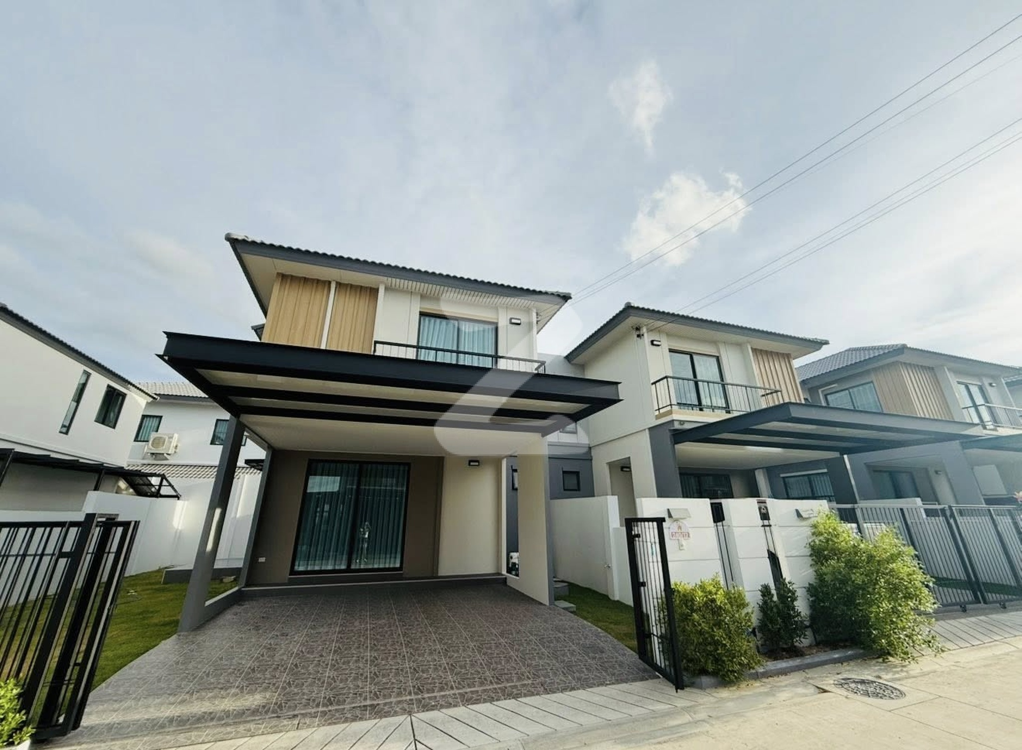 🏡บ้านให้เช่า ย่านบ่อวิน พร้อมเข้าอยู่! 🇨🇳✨ 【出租】全新双拼别墅 - Bo Win 区 📍 หมู่บ้าน โฮมไลฟ์ซิตี้ปาร์ค บ่อวิน 📍Home Life City Park 社区，Bo Win : เจ้าของให้เช่าเอง (งดรับนายหน้า)