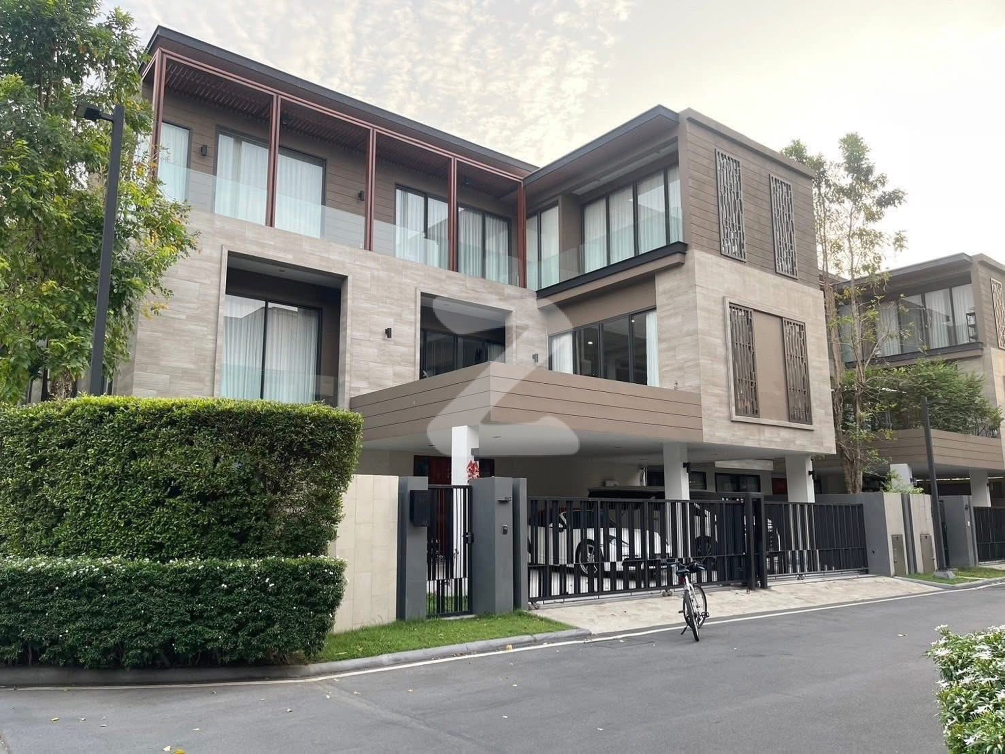 ขาย/ให้เช่าบ้านเดี่ยว3ชั้นพร้อมลิฟต์ โครงการหมู่บ้าน VANA RESIDENCE พร้อมเข้าอยู่ รับต่างชาติได้ (เจ้าของปล่อยเอง : เจ้าของให้เช่าเอง (งดรับนายหน้า)