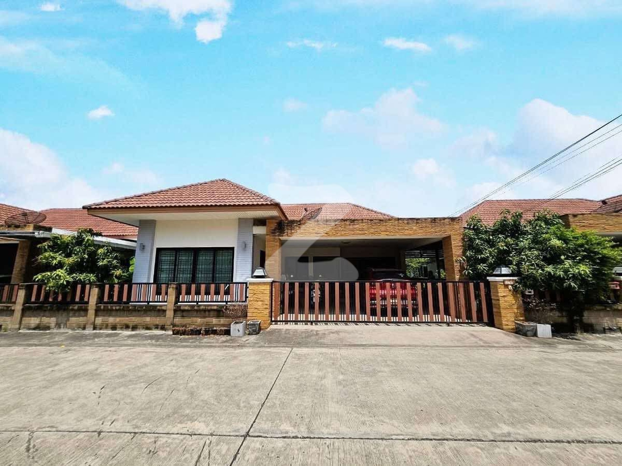ขายบ้านเดี่ยว (ขายปิดภาระ) อ.พานทอง ชลบุรี  โครงการ โชติกา โนเวลตี้ 🏡 พื้นที่ 52.5 ตรว.               : เจ้าของขายเอง (งดรับนายหน้า)
