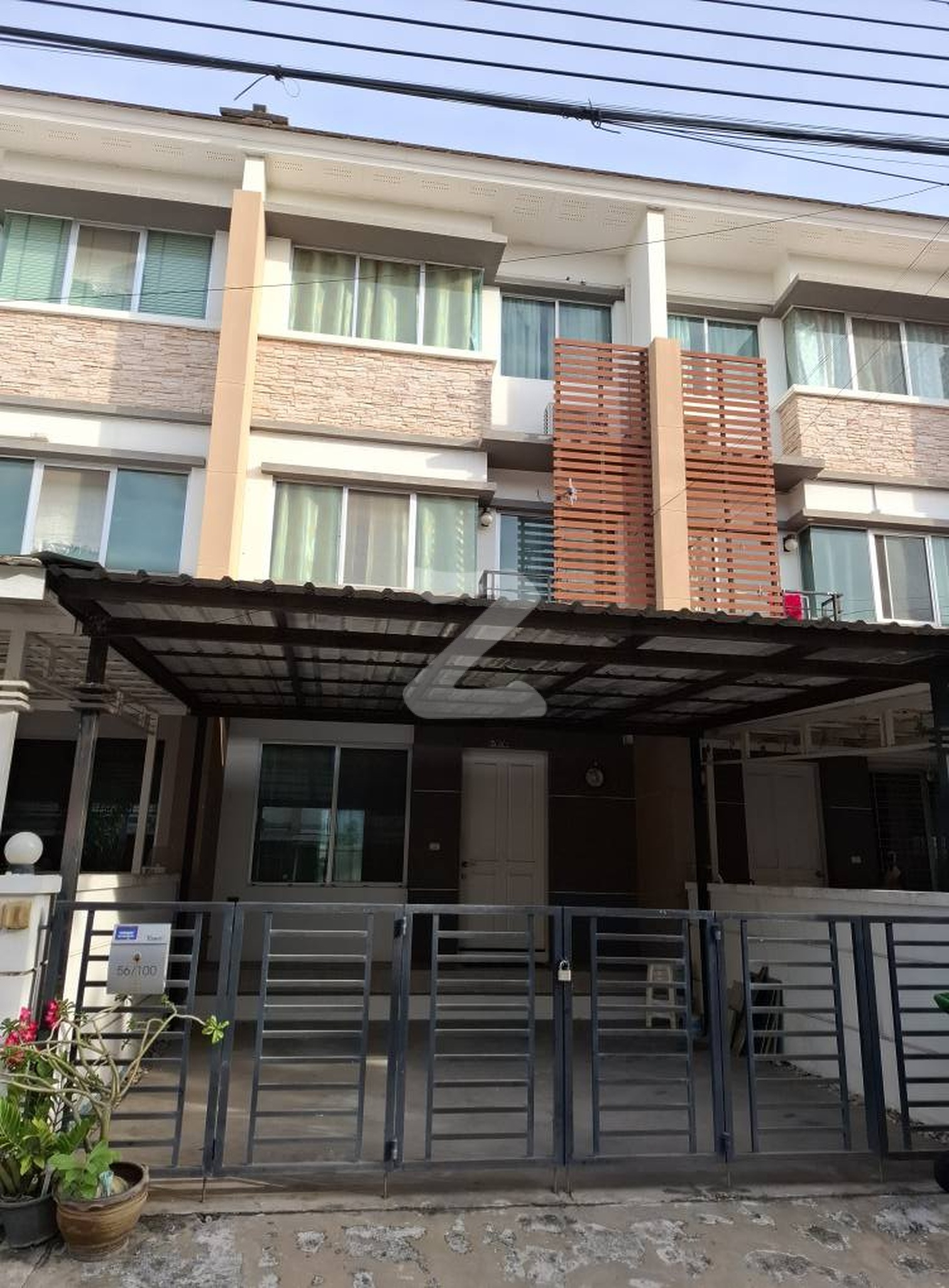 ขาย หมู่บ้านทาวน์พลัส เทพารักษ์กม.11 ทาวน์โฮม3ชั้น 29.9ตารางวา                                         : เจ้าของขายเอง (งดรับนายหน้า)