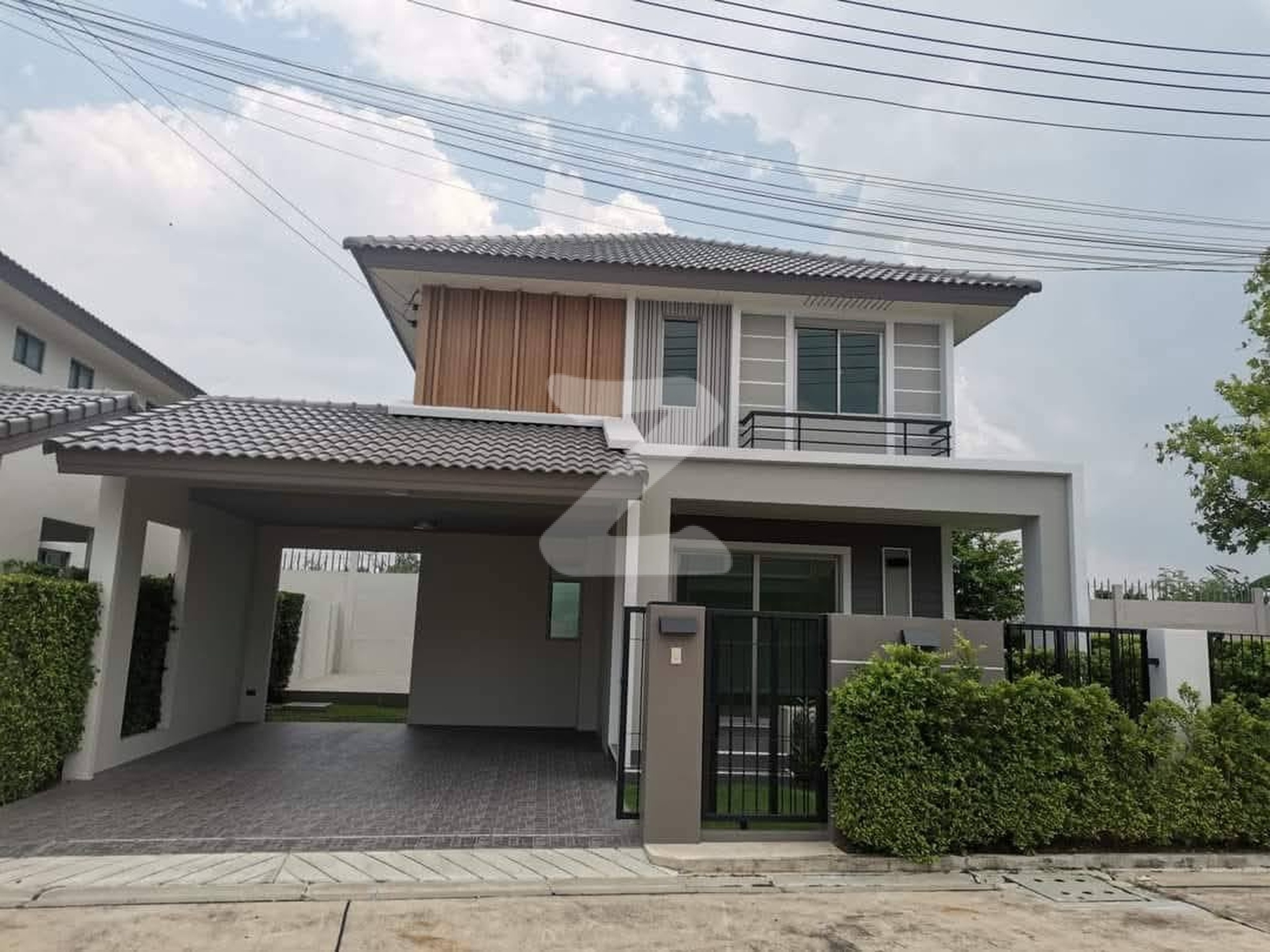 ขายบ้านเดี่ยว​ หมู่บ้านแกรนด์วัลเลย์หนองมน-บางแสน *เจ้าของขายเองค่ะ บ้านใหม่กริ๊บ!! ไม่ผ่านการใช้งานใดๆ​ 👍 ขายบ้านเดี่ยว​ 2 ชั้น​ *หลังหัวมุม : เจ้าของขายเอง (งดรับนายหน้า)