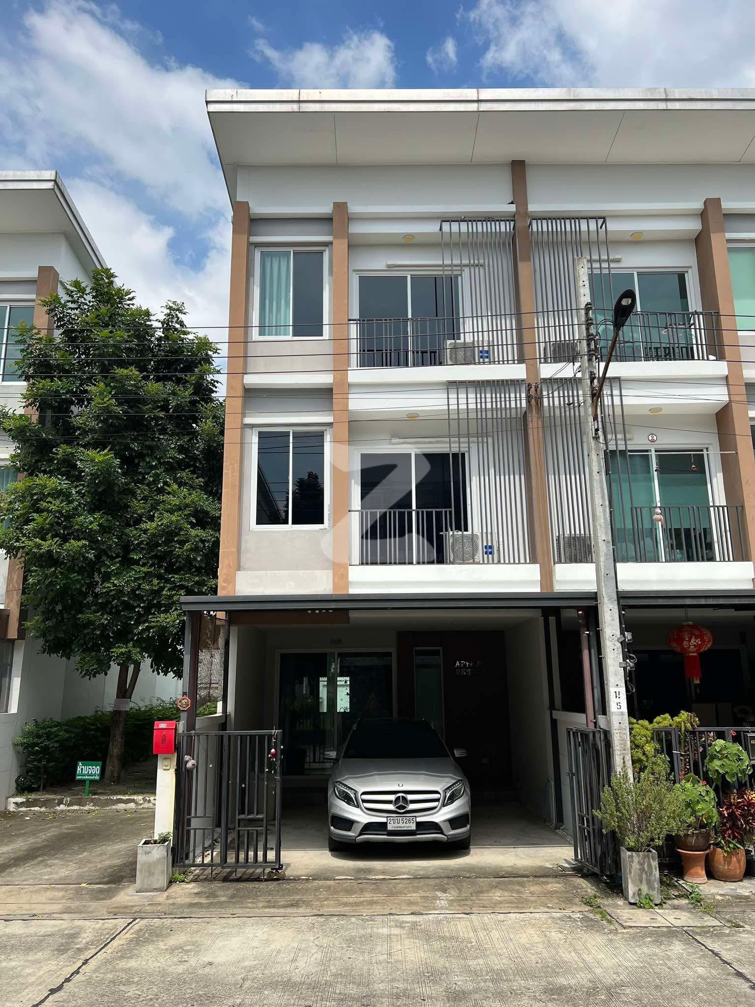 ขายบ้านทาวน์โฮม 3 ชั้น (เจ้าของขายเอง) รายละเอียด - ชื่อหมู่บ้าน นาราภัทร สามัคคี-แจ้งวัฒนะ  : เจ้าของขายเอง (งดรับนายหน้า)