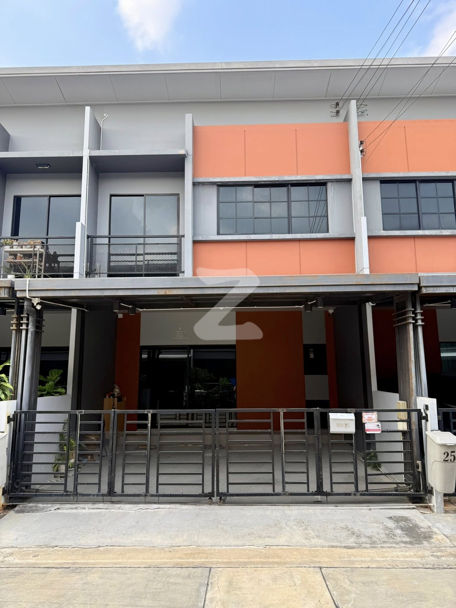 ขายบ้านโครงการสิริเพลส กัลปพฤกษ์ สาทร (By SANSIRI) แบบบ้านทาวน์โฮม 2 ชั้น สไตล์ Modern Loft (หลังกลาง)    : เจ้าของขายเอง (งดรับนายหน้า)