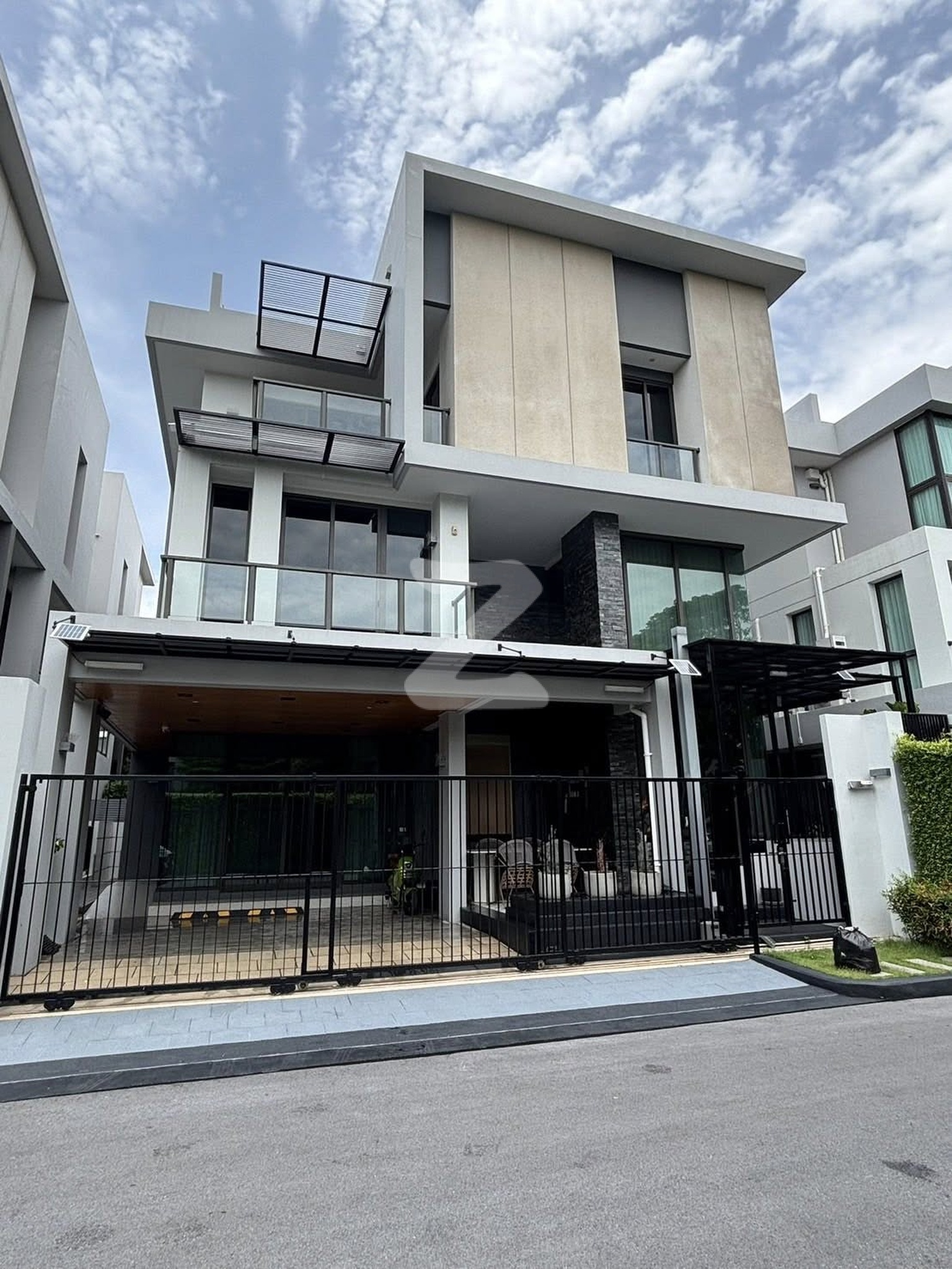 📣ขาย บ้านเดี่ยว 3 ชั้นสุดหรู โครงการคุณภาพบ้านกลางเมือง คลาสเซ่ (สถานที่ตั้ง) ซ.สุคนธสวัสดิ์ 19, เอกมัย - รามอินทรา   : เจ้าของขายเอง (งดรับนายหน้า)