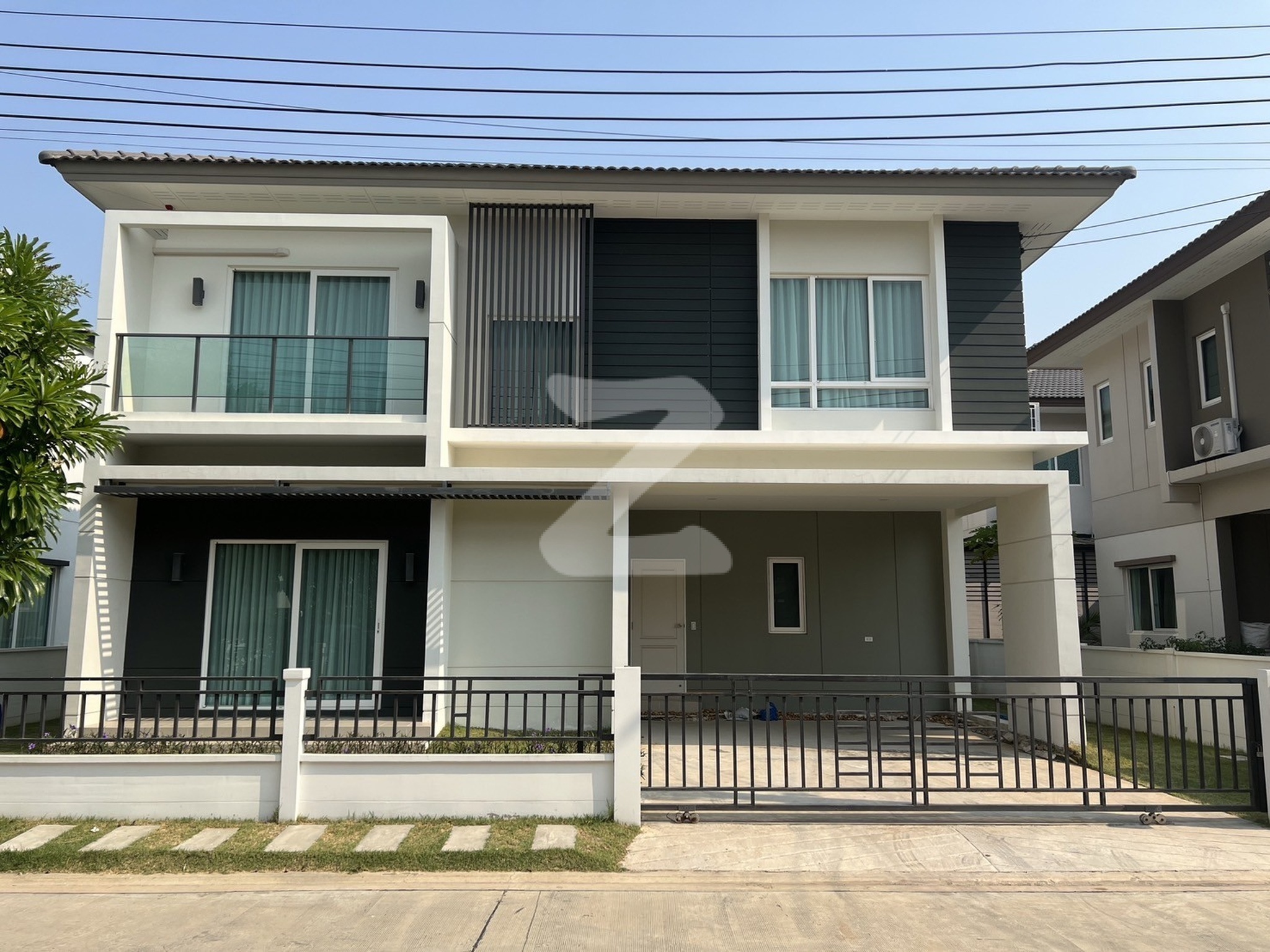 ขายบ้านเดี่ยว 2 ชั้น   หมู่บ้านเซนโทร ประชาอุทิศ 90 พระสมุทรเจดีย์ สมุทรปราการ เป็นบ้านซื้อใหม่ยังไม่เคยได้เข้าอยู่ : เจ้าของขายเอง (งดรับนายหน้า)