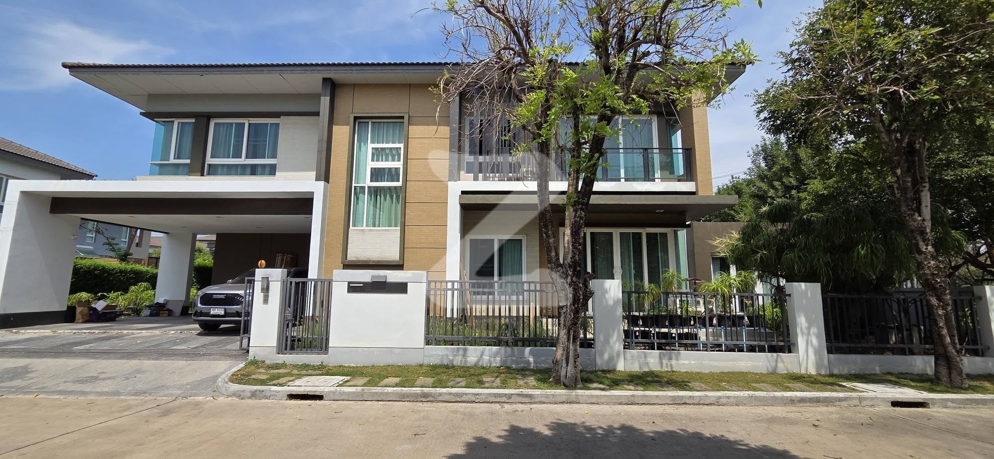 ขายบ้านเดี่ยวลัดดารมย์บางนา 4ห้องนอน //4 ห้องน้ำ //1ห้องแม่บ้านพร้อมห้องน้ำ// จอดรถได้4คัน //แอร์7เครื่อง            ขนาดที่ดิน 109.8 ตรว.  : เจ้าของขายเอง (งดรับนายหน้า)