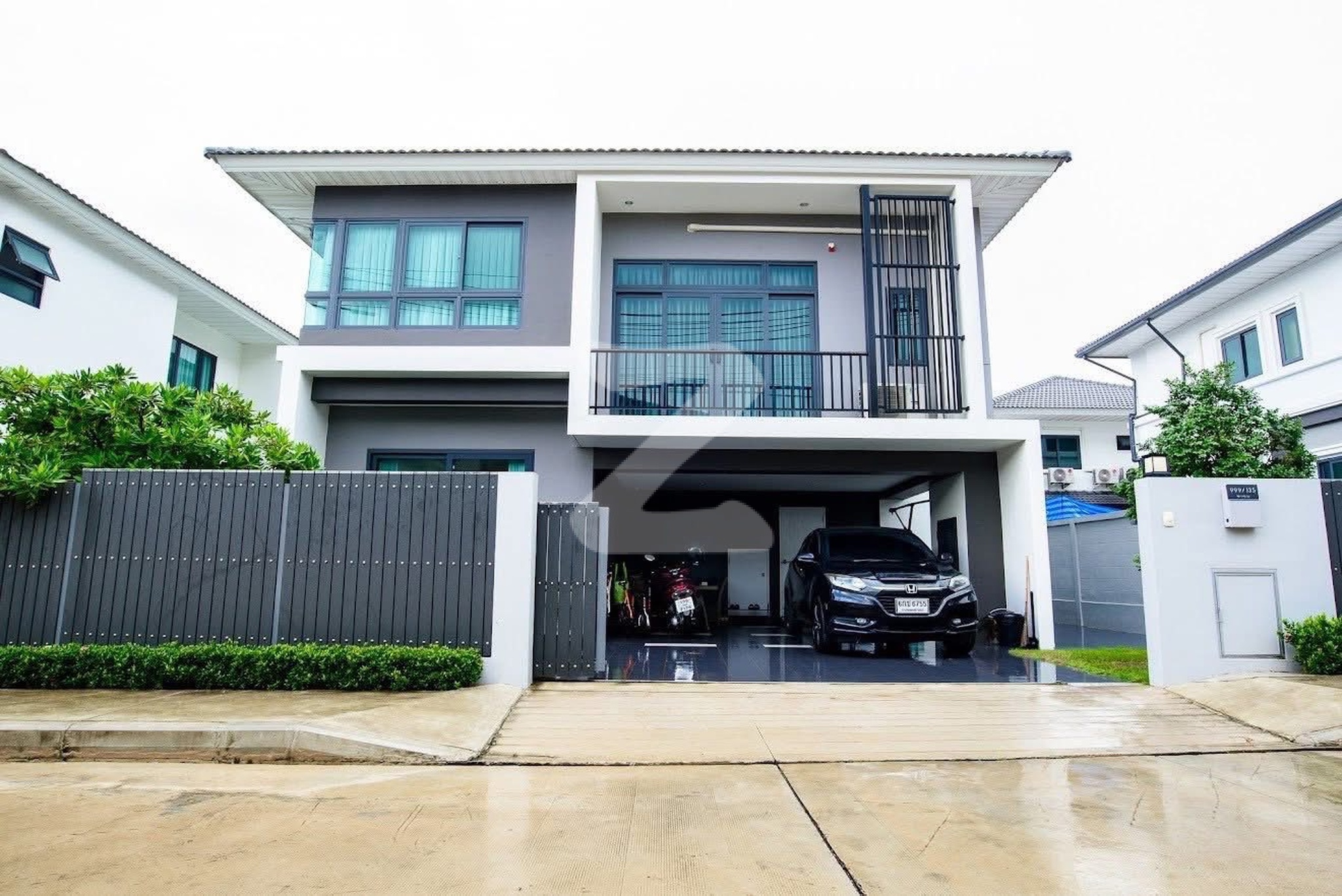 ขายด่วนบ้านเดี่ยวสองชั้นพร้อมเฟอร์นิเจอร์ ลดราคาเหลือเพียง: 9,500,000 บาท                             : เจ้าของขายเอง (งดรับนายหน้า)