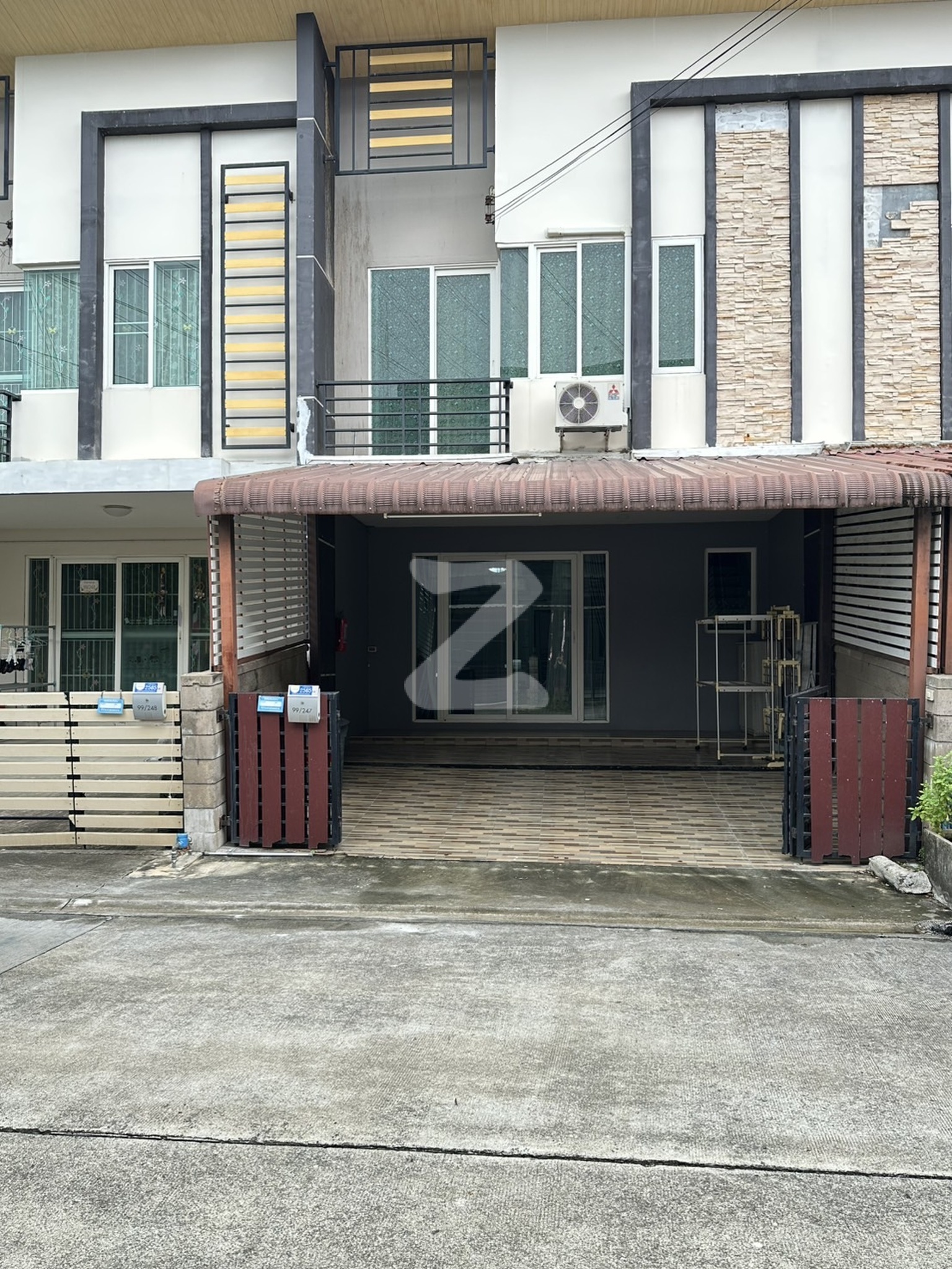 ขายบ้าน หมู่บ้านกัสโต้เทพารักษ์ ( เจ้าของขายเอง ) ขายต่ำกว่าทุน บ้าน 21 ตรว.                                : เจ้าของขายเอง (งดรับนายหน้า)