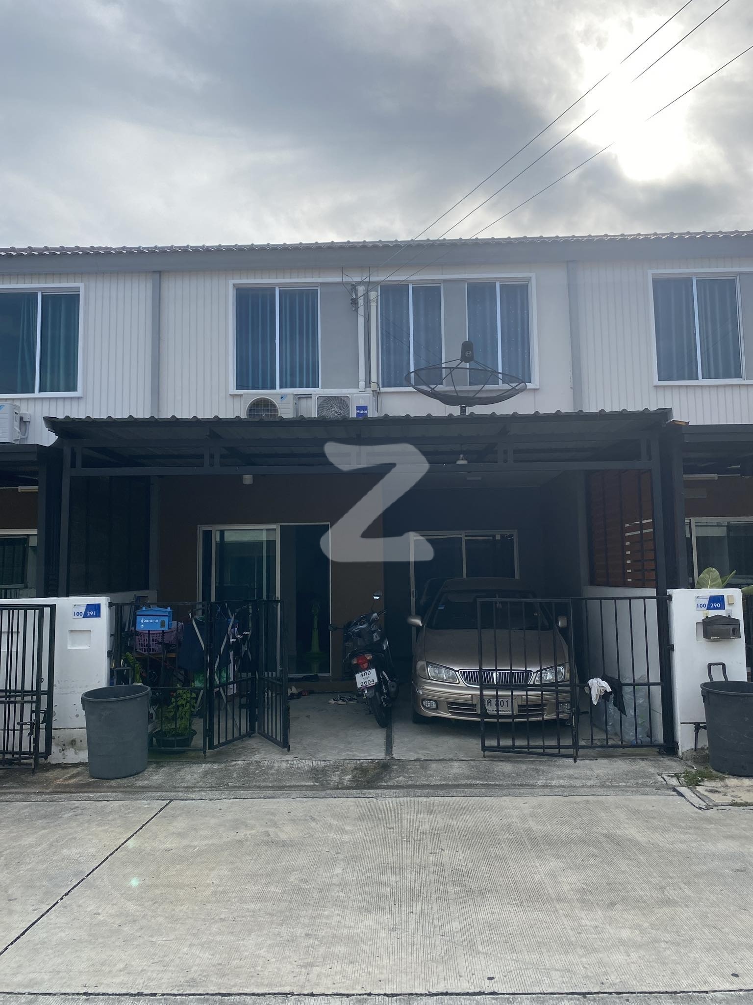 ขาย  ทาวเฮ้าส์ 2 ชั้น 3 ห้องนอน 2 ห้องน้ำ หน้าบ้านและห้องครัวต่อเติมเรียบร้อย                                   : เจ้าของขายเอง (งดรับนายหน้า)