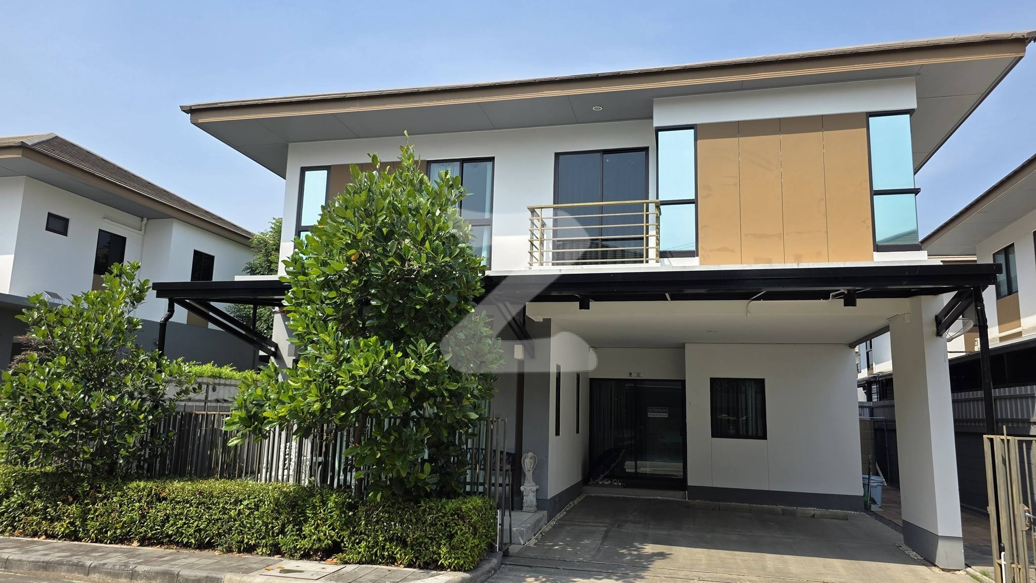 บ้านหรู บ้านลุมพินี สวนหลวง ร9 ให้เช่า 99,900 บาท ต่อเดือน                                    : เจ้าของให้เช่าเอง (งดรับนายหน้า)