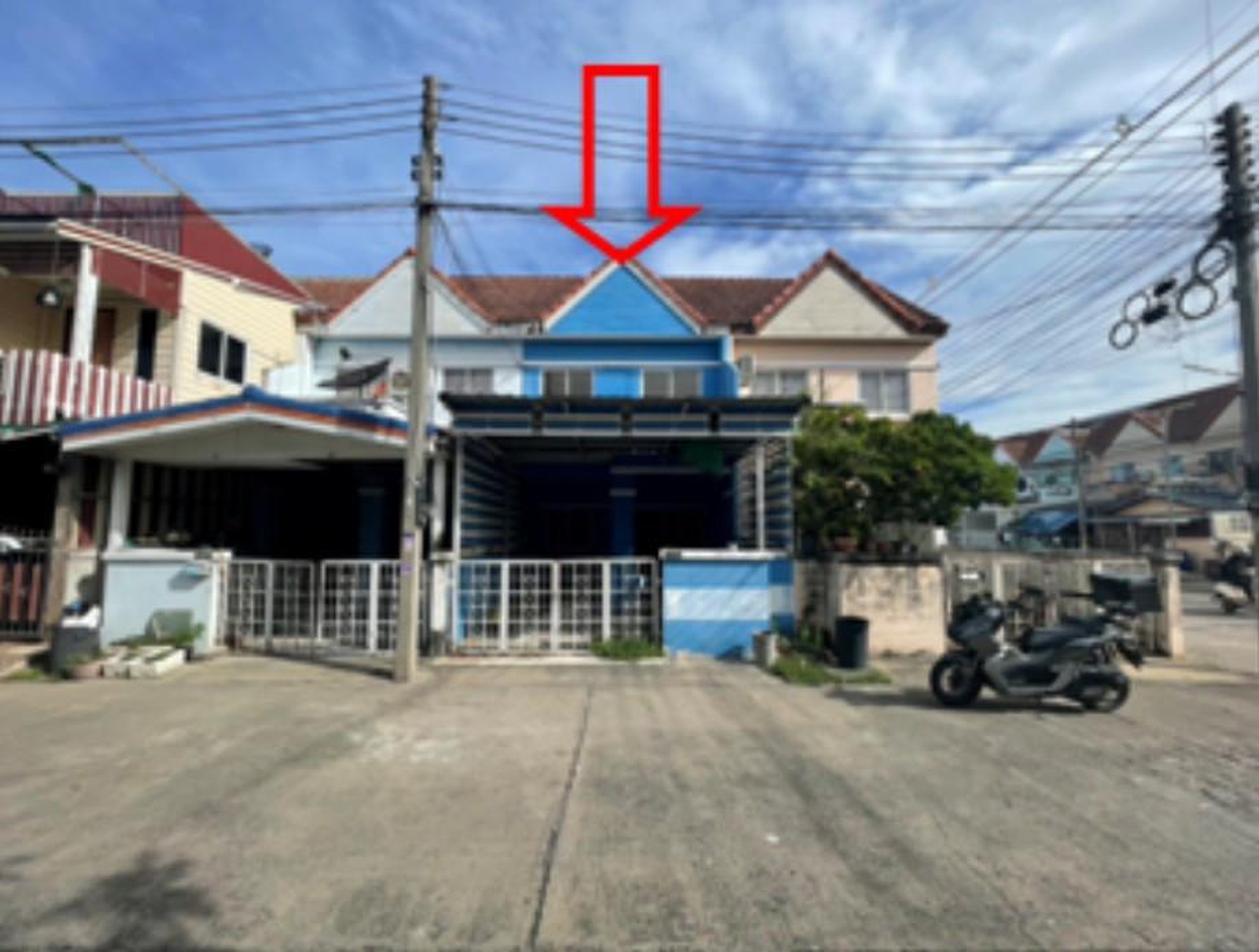 ทรัพย์สถาบันโดย GHB ทาวน์เฮาส์ แดนทองวิลเลจ (Danthong Village Sam Khok)