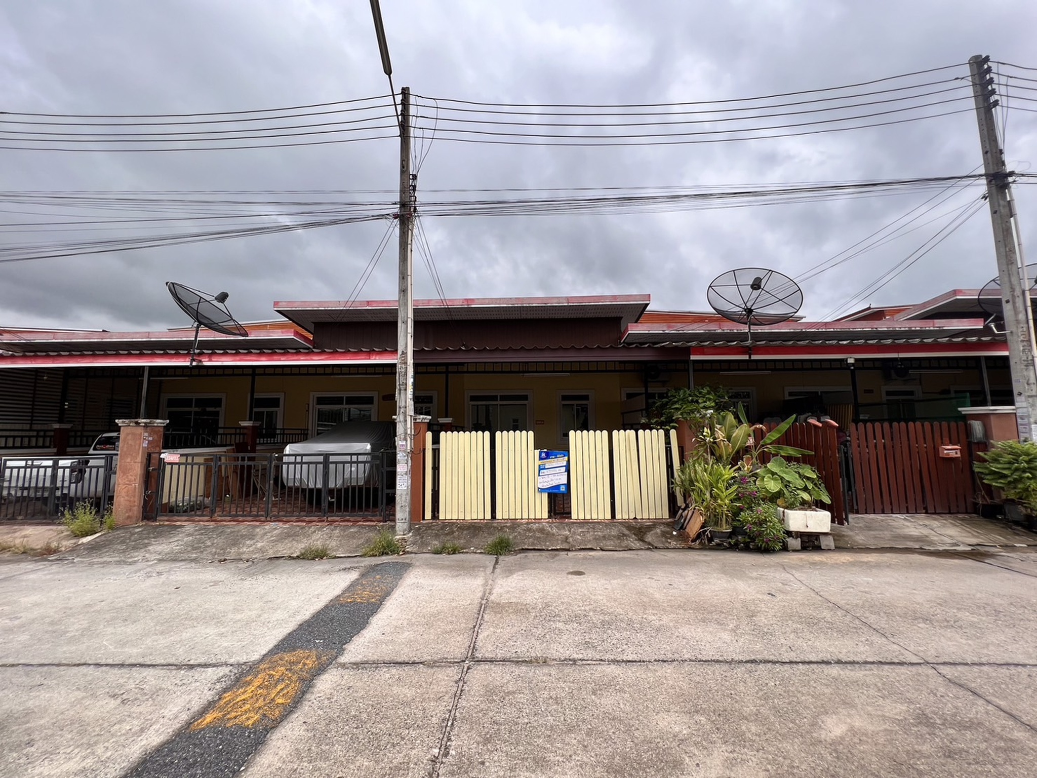 ทรัพย์สถาบันโดย JAM ทาวน์เฮาส์ เทพประทานพร 9 (Thepprathanporn Village 9 Chonburi)