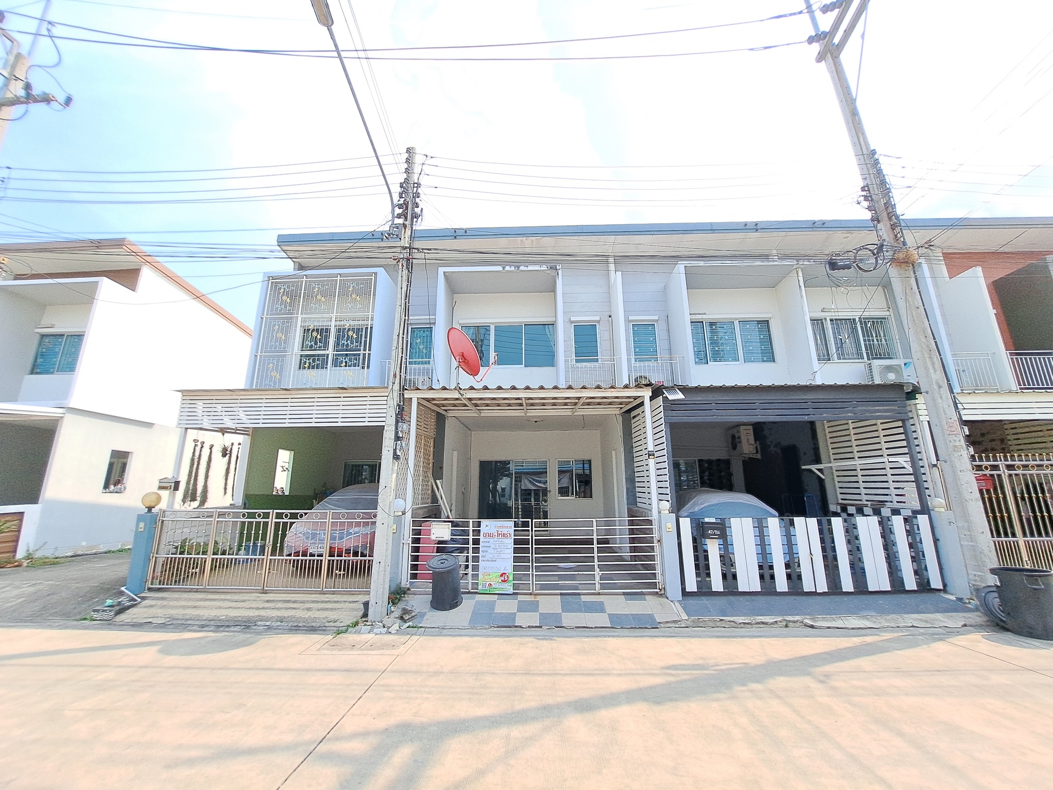 ทรัพย์สถาบันโดย JAM ทาวน์เฮาส์ วีวิลเลจ 2 (V-Village 2 Navanakorn)