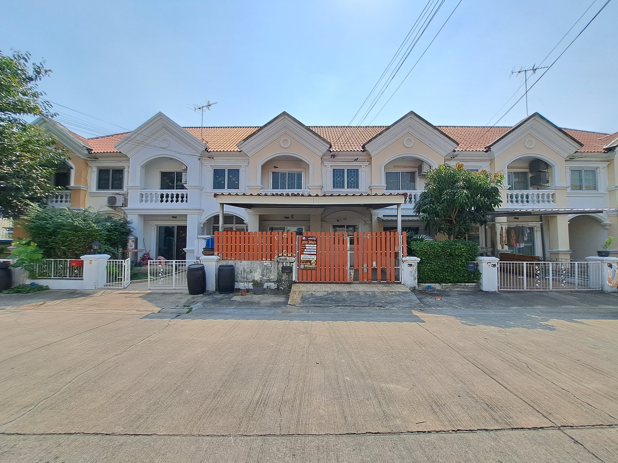 ทรัพย์สถาบันโดย JAM ทาวน์เฮาส์ นิรันดร์วิลล์ ศรีนครินทร์ (Nirun Ville Srinakarin)