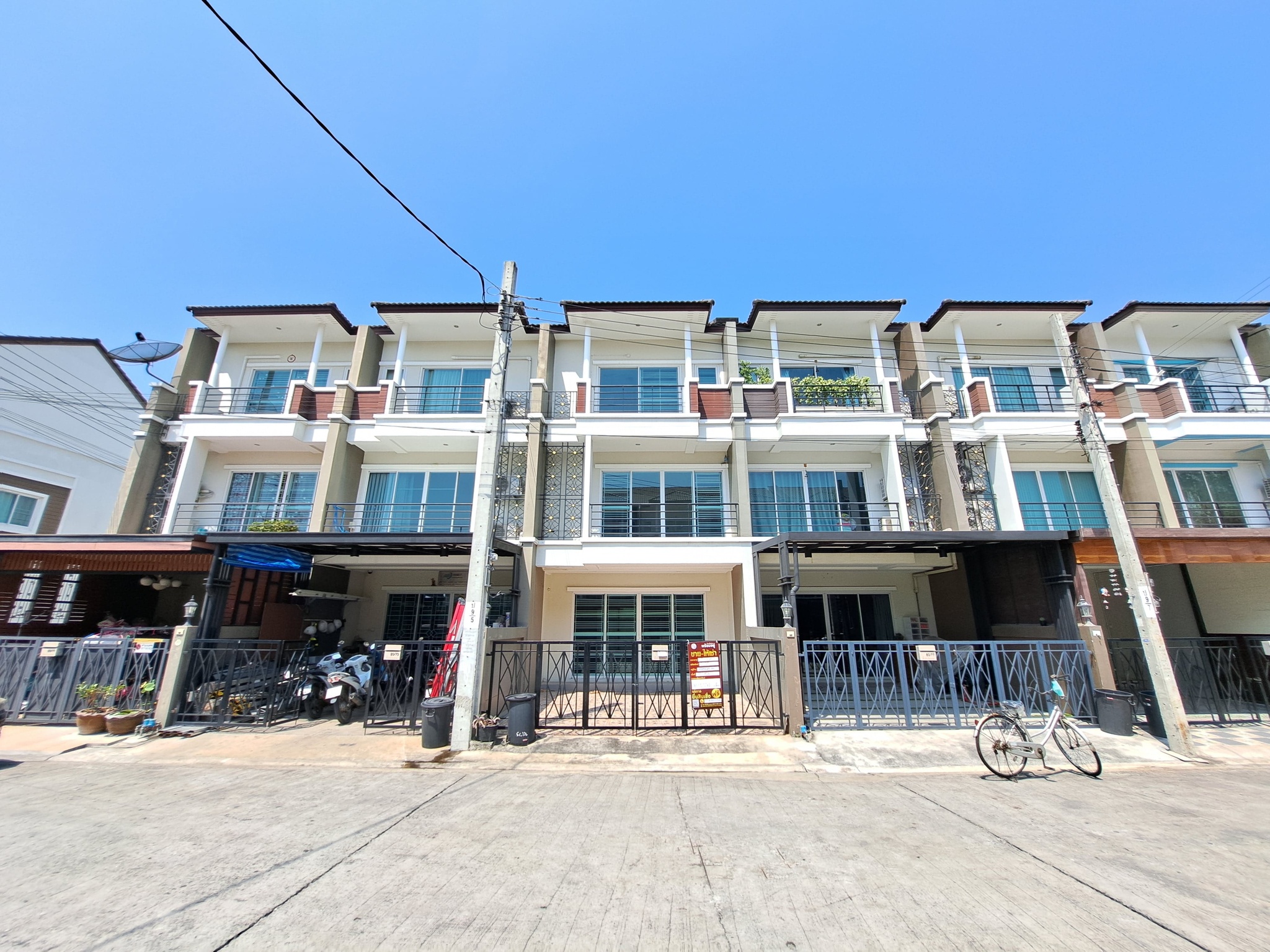 ทรัพย์สถาบันโดย JAM ทาวน์เฮาส์ เดอะคัลเลอร์ ลิฟวิ่ง ทาวน์โฮม (The Color Living Townhome)