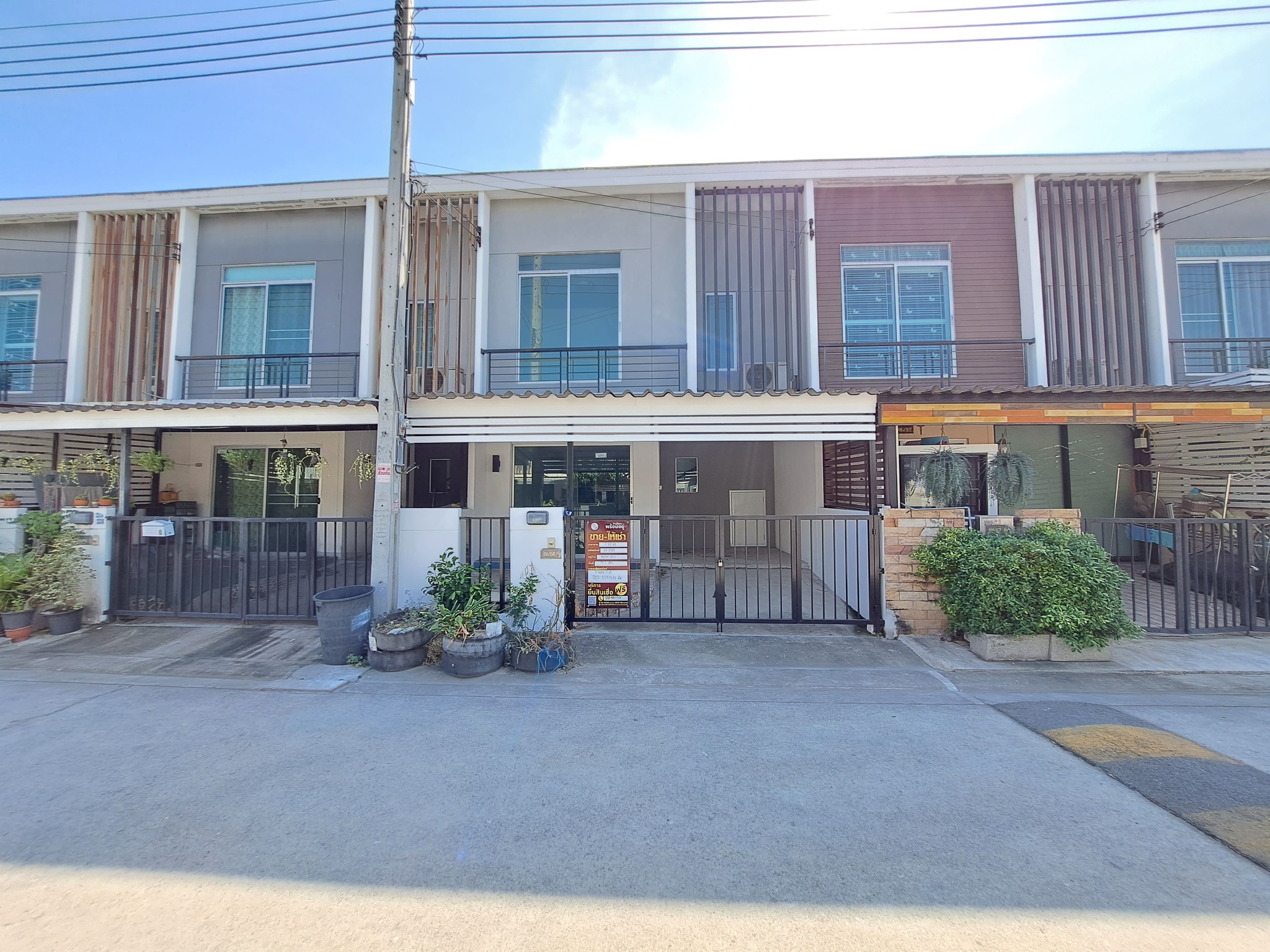 ทรัพย์สถาบันโดย JAM ทาวน์เฮาส์ บ้านพฤกษา 86/2 (Baan Pruksa 86/2 Ladkrabang-Suvarnabhumi)