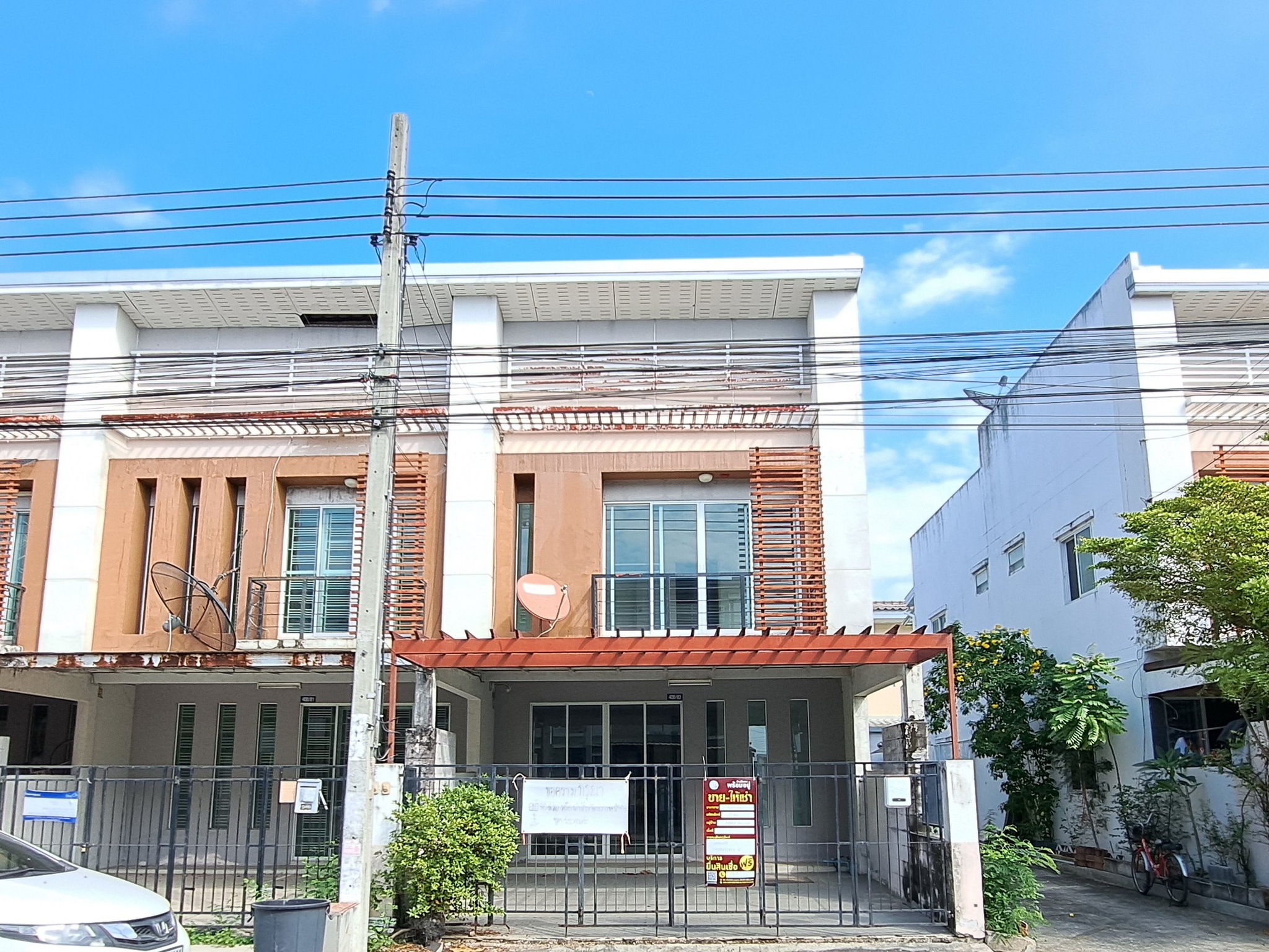 ทรัพย์สถาบันโดย JAM ทาวน์เฮาส์ อาร์เค พาร์ค รามอินทรา-ซาฟารี (RK Park Ramintra-Safari)