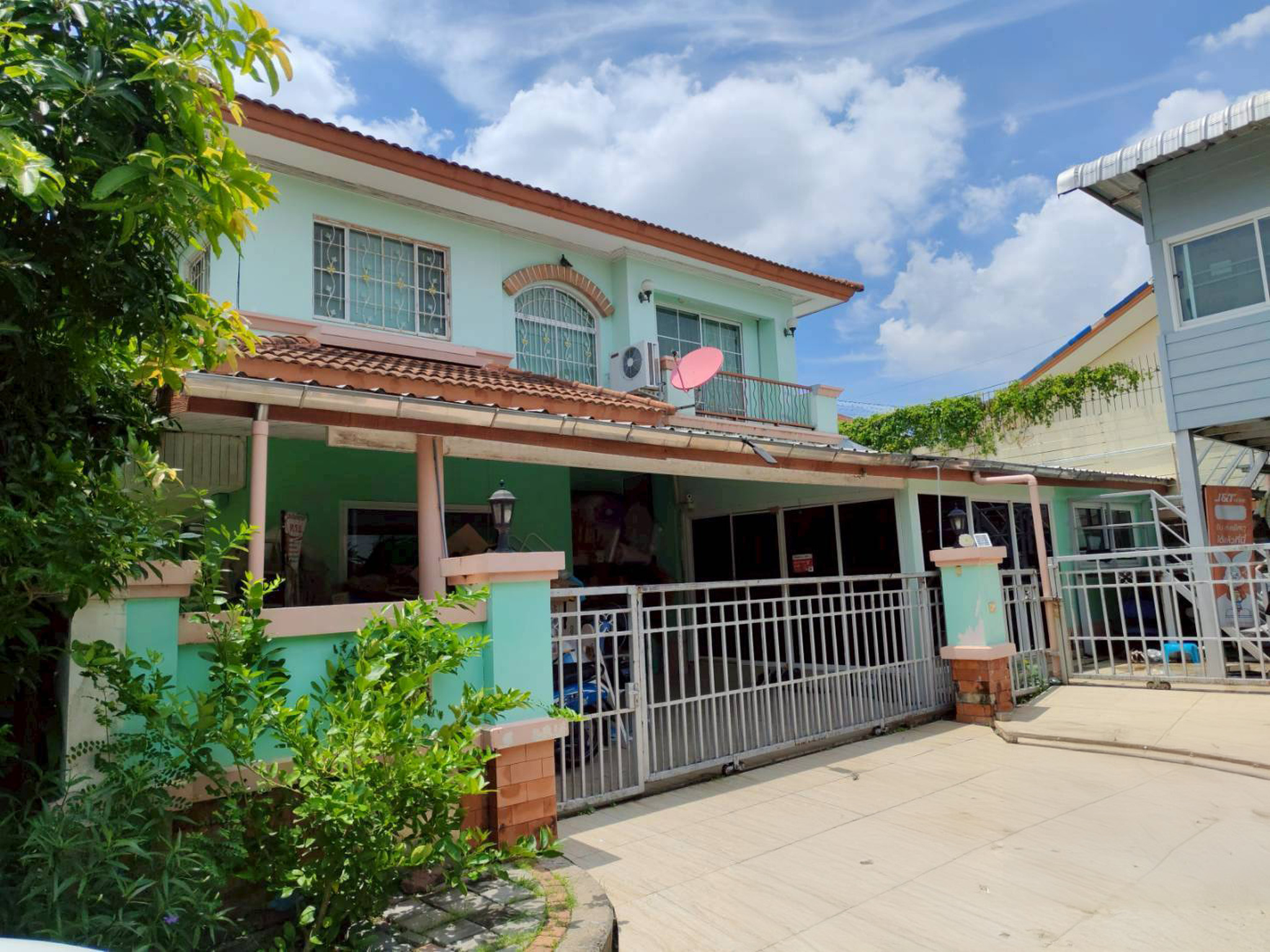 ทรัพย์สถาบันโดย JAM บ้านเดี่ยว มัณฑนา เพชรเกษม 81 (Mantana Petchkasem 81)