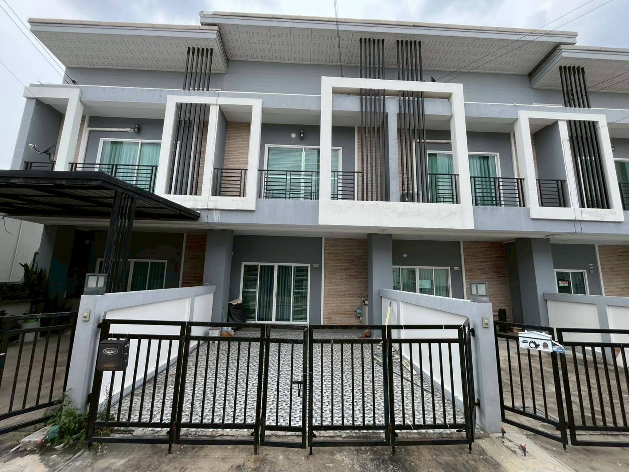 ทรัพย์สถาบันโดย JAM ทาวน์เฮาส์ นาราทาวน์ รัตนาธิเบศร์-เวสต์เกต (Nara Town Rattanathibet-Westgate)