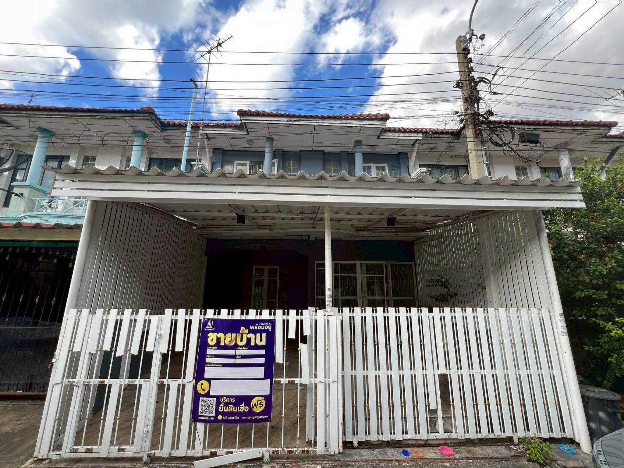 ทรัพย์สถาบันโดย JAM ทาวน์เฮาส์ บ้านบัวทอง 4 (Baan Bua Thong 4)