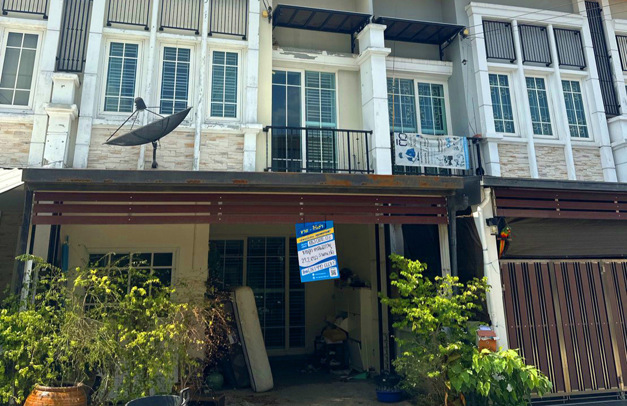 ทรัพย์สถาบันโดย JAM ทาวน์เฮาส์ โกลเด้น ซิตี้ ปิ่นเกล้า-จรัญสนิทวงศ์ (Golden City Pinklao-Charansanitwong)