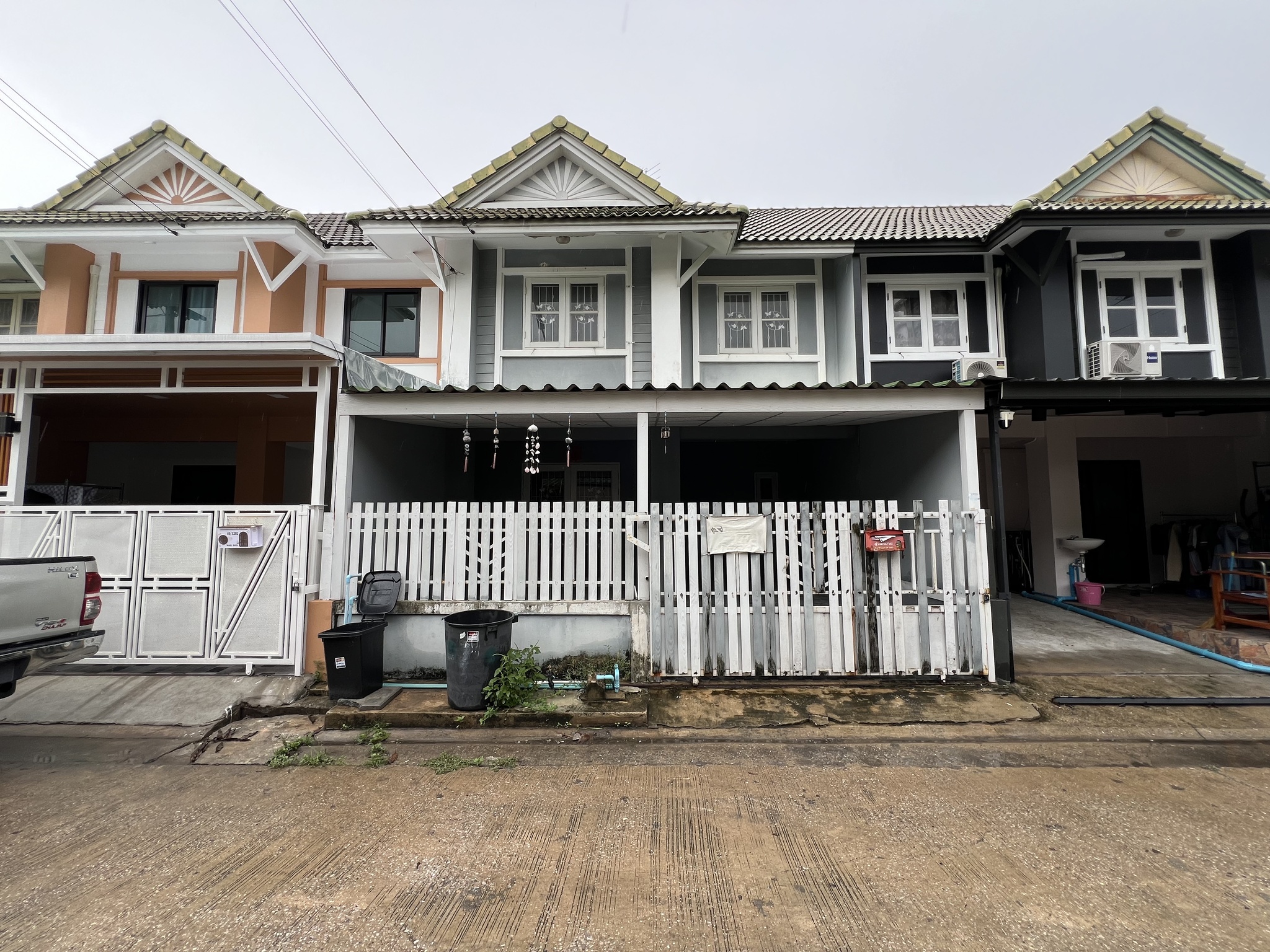 ทรัพย์สถาบันโดย JAM ทาวน์เฮาส์ พฤกษา B (Baan Wararak Rangsit-Klong Sam)