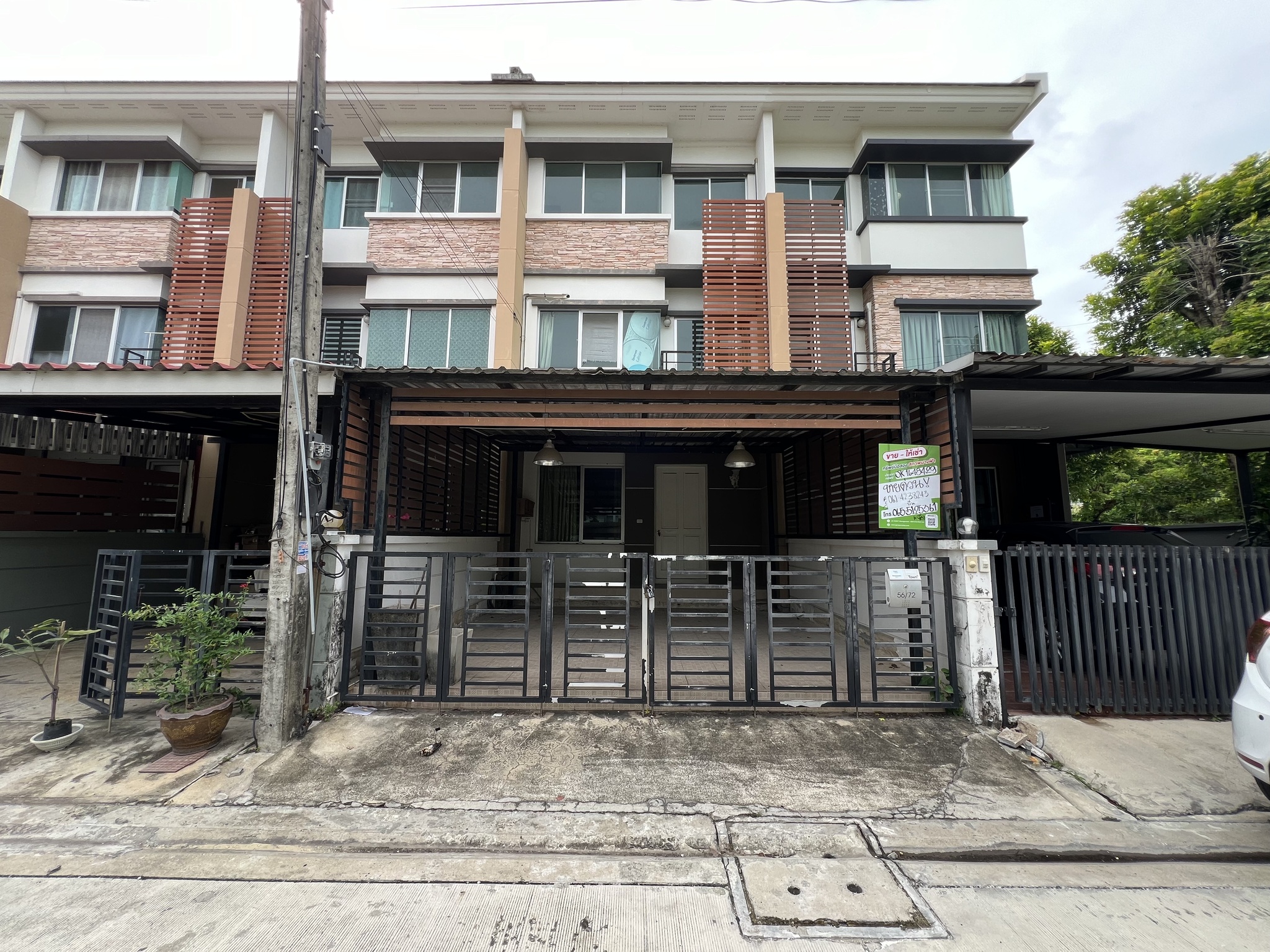 ทรัพย์สถาบันโดย JAM ทาวน์เฮาส์ บ้านทาวน์พลัส เทพารักษ์ (Town Plus Thepharak)