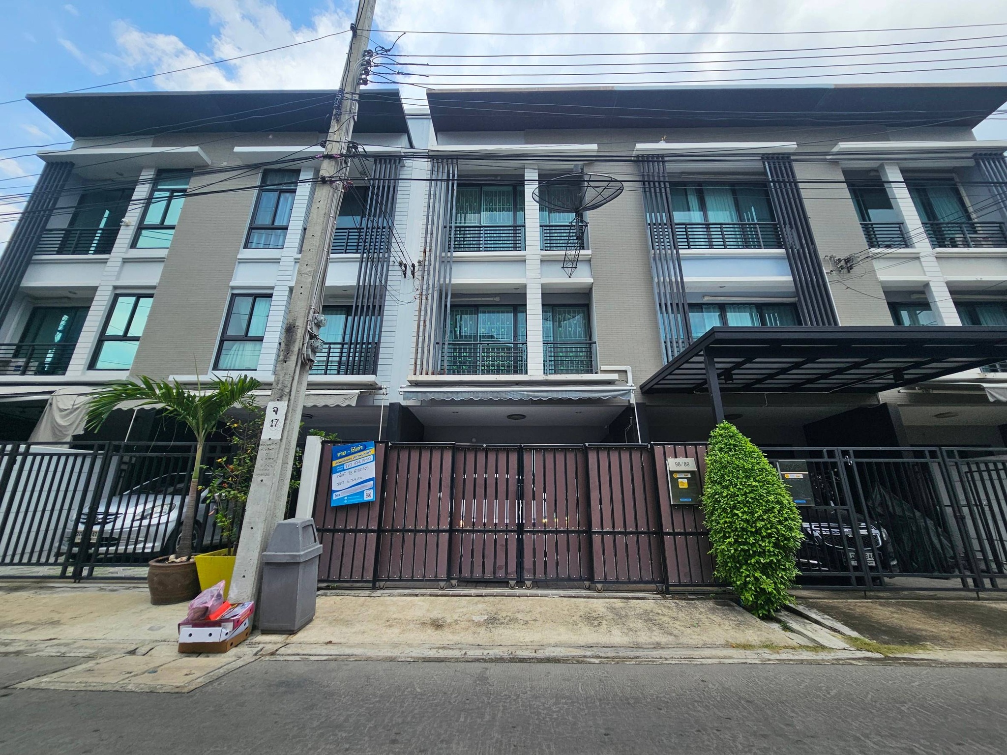 ทรัพย์สถาบันโดย JAM ทาวน์เฮาส์ บ้านกลางเมือง พระราม 9-รามคำแหง (Baan Klang Muang Rama 9-Ramkhamhaeng)
