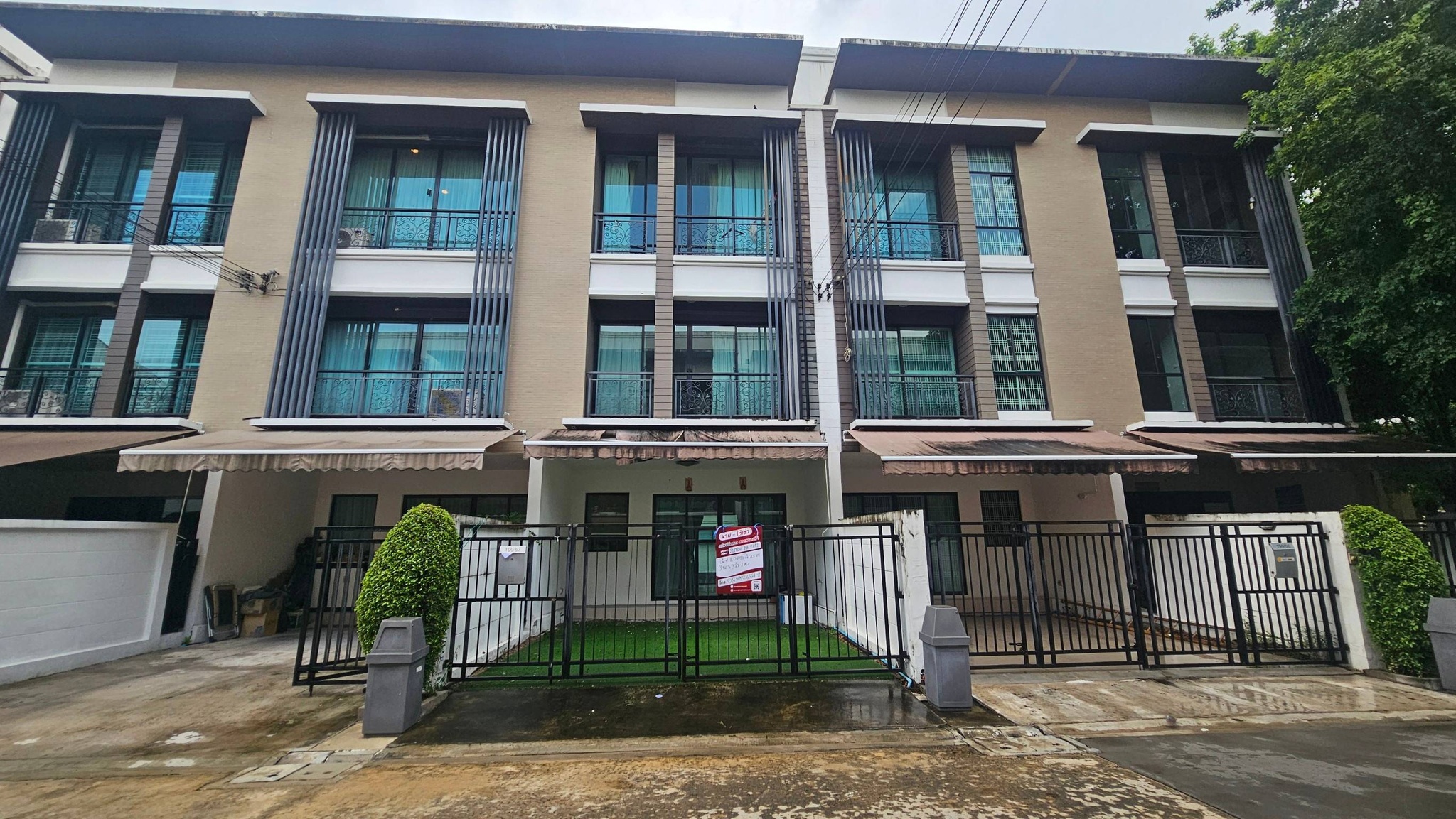 ทรัพย์สถาบันโดย JAM ทาวน์เฮาส์ บ้านกลางเมือง นวมินทร์ 42 (Baan Klang Muang Nawamin 42)