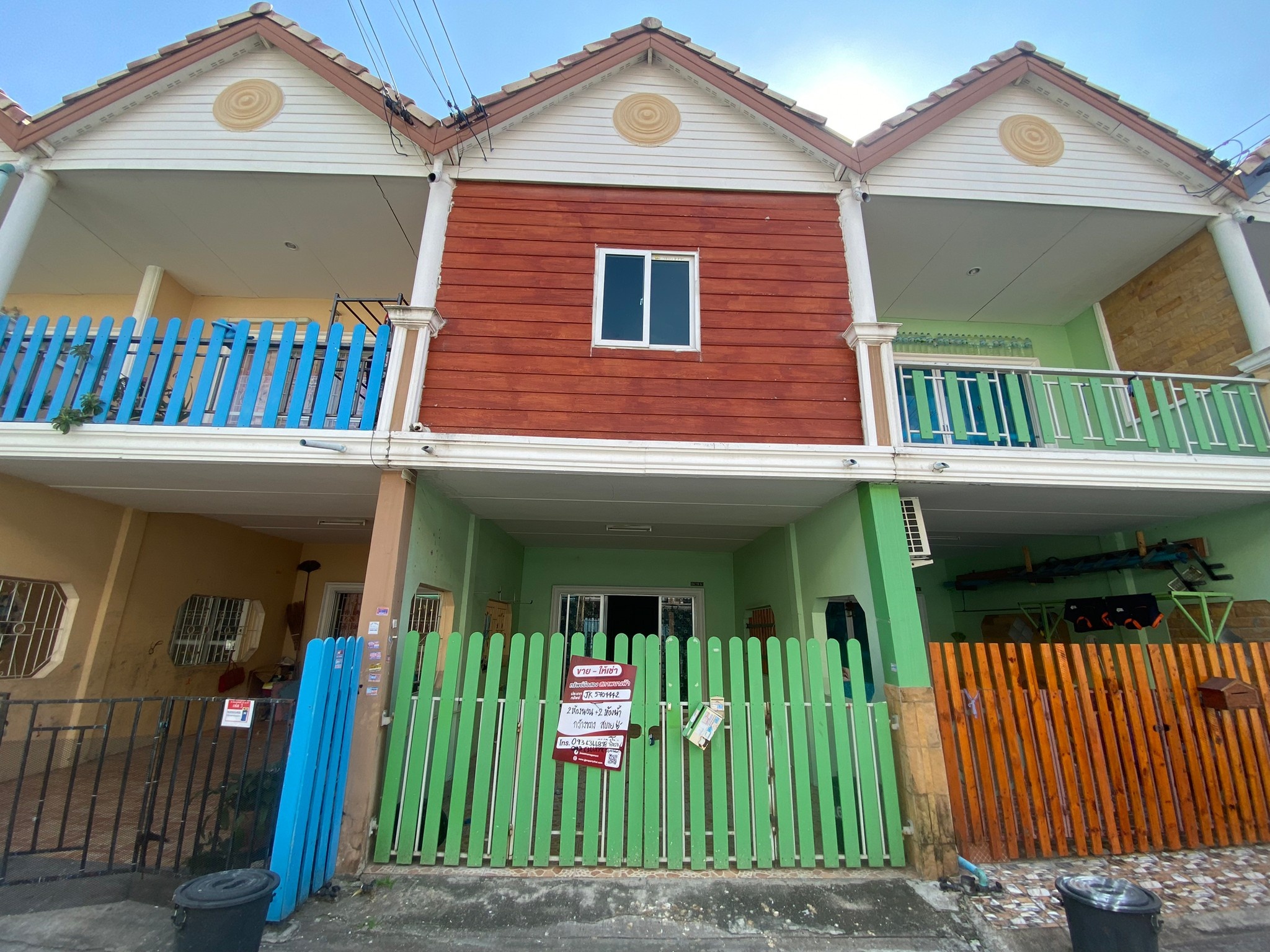 ทรัพย์สถาบันโดย JAM ทาวน์เฮาส์ อีสแลนด์แอนด์เฮาส์ (East Land and House)