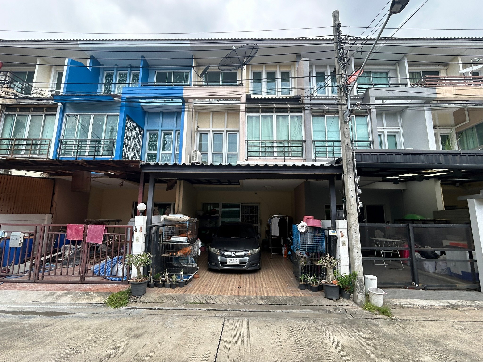 ทรัพย์สถาบันโดย JAM ทาวน์เฮาส์ วิสต้า อเวนิว เพชรเกษม 81 (Vista Avenue Phetkasem 81)