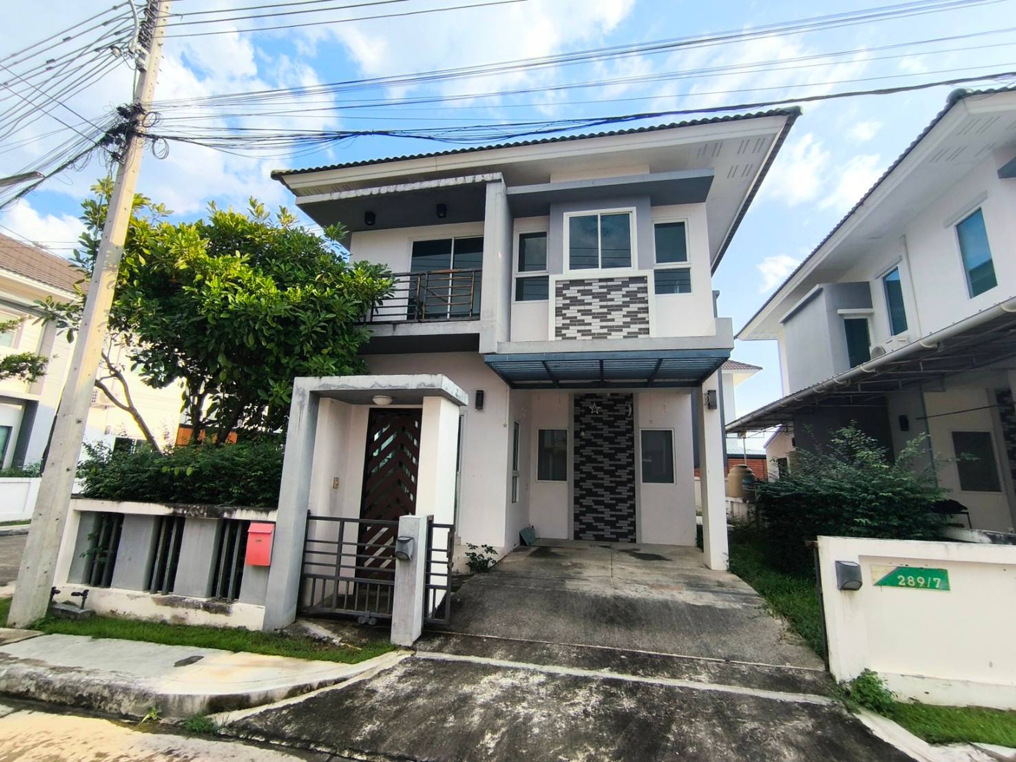 ทรัพย์สถาบันโดย JAM ทาวน์เฮาส์ เอเรสมา วิลล่า (Eresma Villa)