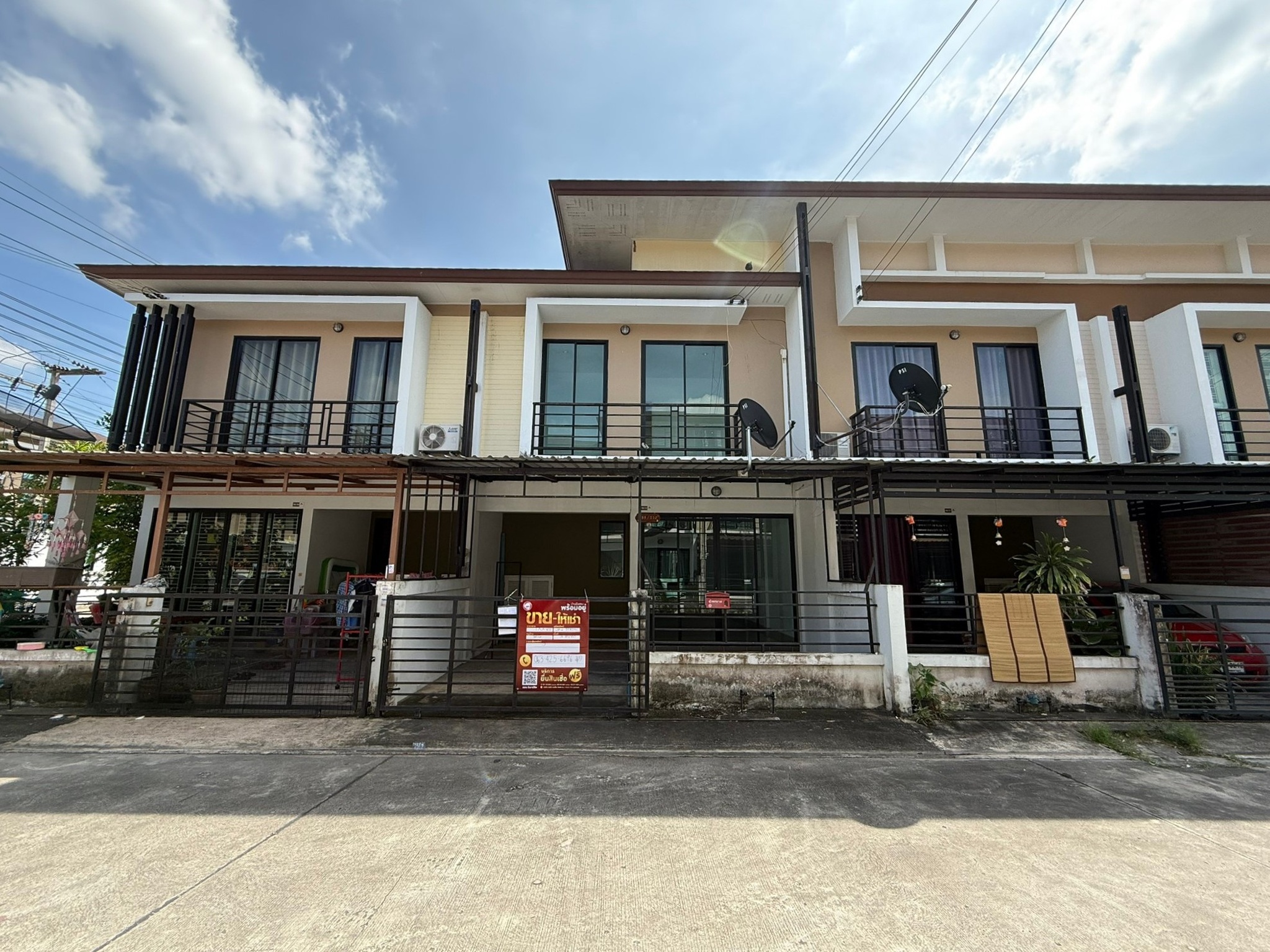 ทรัพย์สถาบันโดย JAM ทาวน์เฮาส์ ธดารัล ทาวน์โฮม บ่อวิน (Tadarun Townhome Bowin)