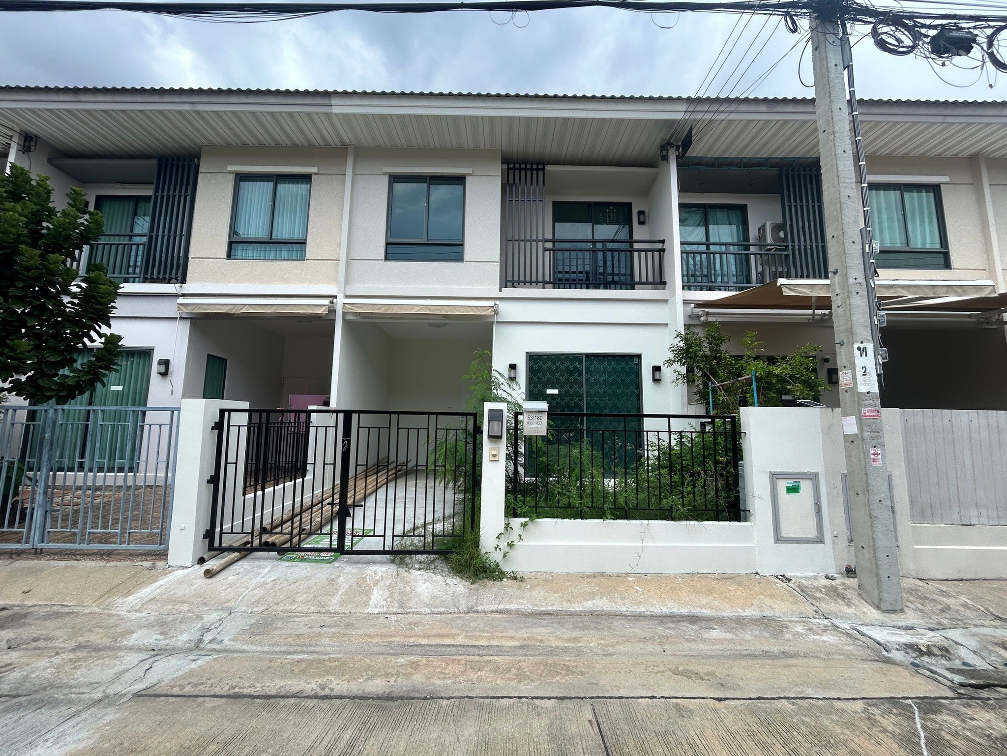 ทรัพย์สถาบันโดย JAM ทาวน์เฮาส์ โมดิ วิลล่า เพชรเกษม 69 (Modi Villa Petchkasem 69)