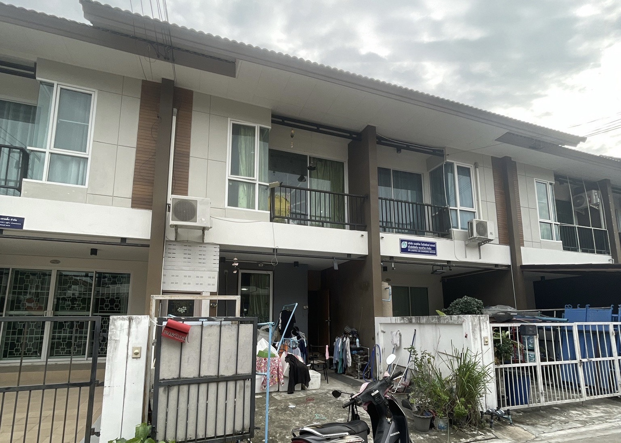 ทรัพย์สถาบันโดย JAM ทาวน์เฮาส์ สวนเสือ พาร์ควิลล์ 2 (Rinrada Park Ville)
