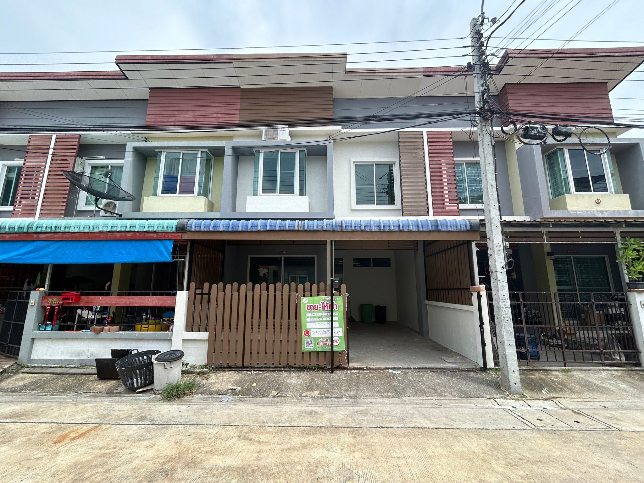ทรัพย์สถาบันโดย JAM ทาวน์เฮาส์ บัวทองธานี (Buathong Thani)