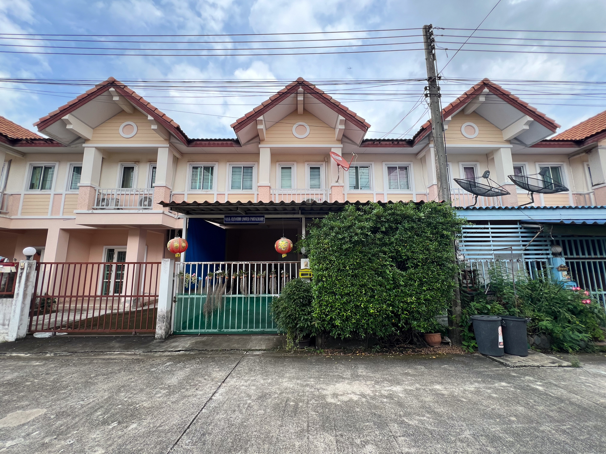 ทรัพย์สถาบันโดย JAM ทาวน์เฮาส์ บ้านปิยทรัพย์ (Piyasub Rangsit Klong 10)