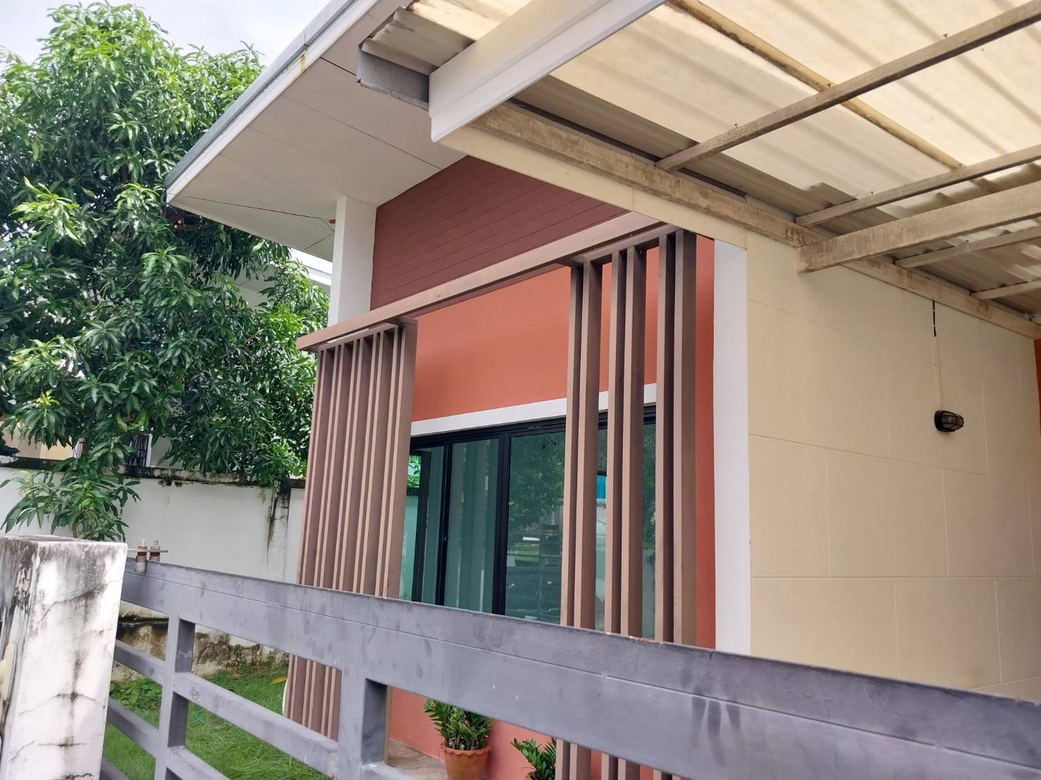 ทรัพย์สถาบันโดย JAM ทาวน์เฮาส์ บ้านพร้อมพันธ์ พรีเมี่ยม บีทาวน์ (Baan Promphun Premium Bee Town)