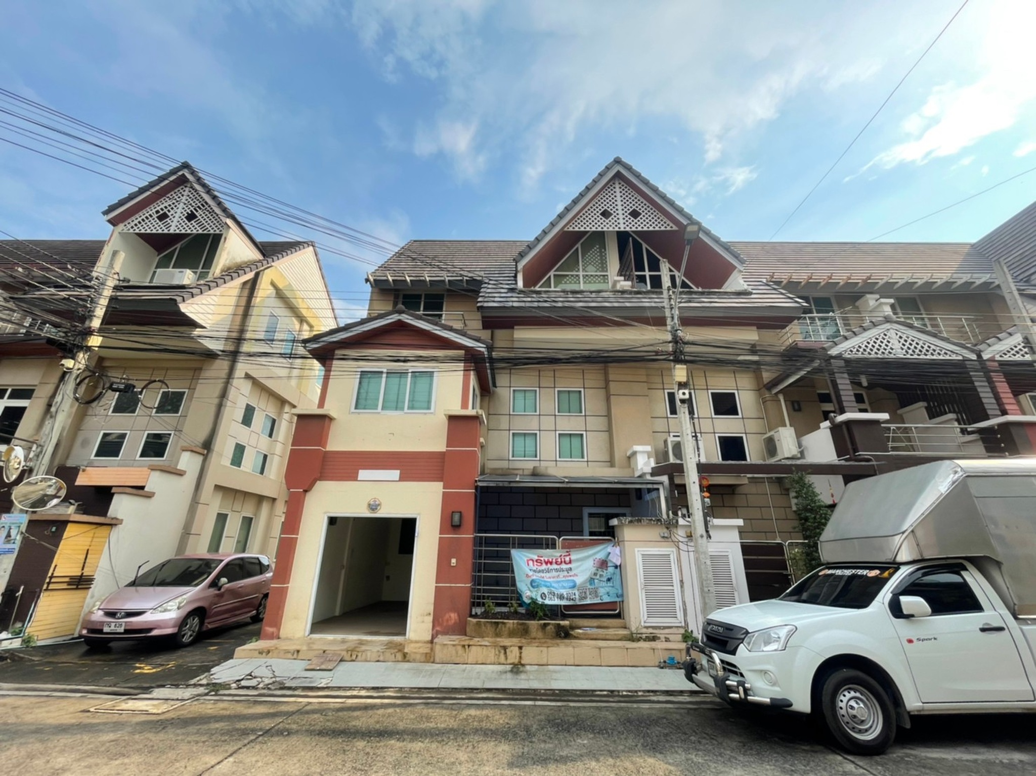 ทรัพย์สถาบันโดย JAM ทาวน์เฮาส์ เมอริท เพลส ลาดพร้าว 87 (Merit Place Ladprao 87)
