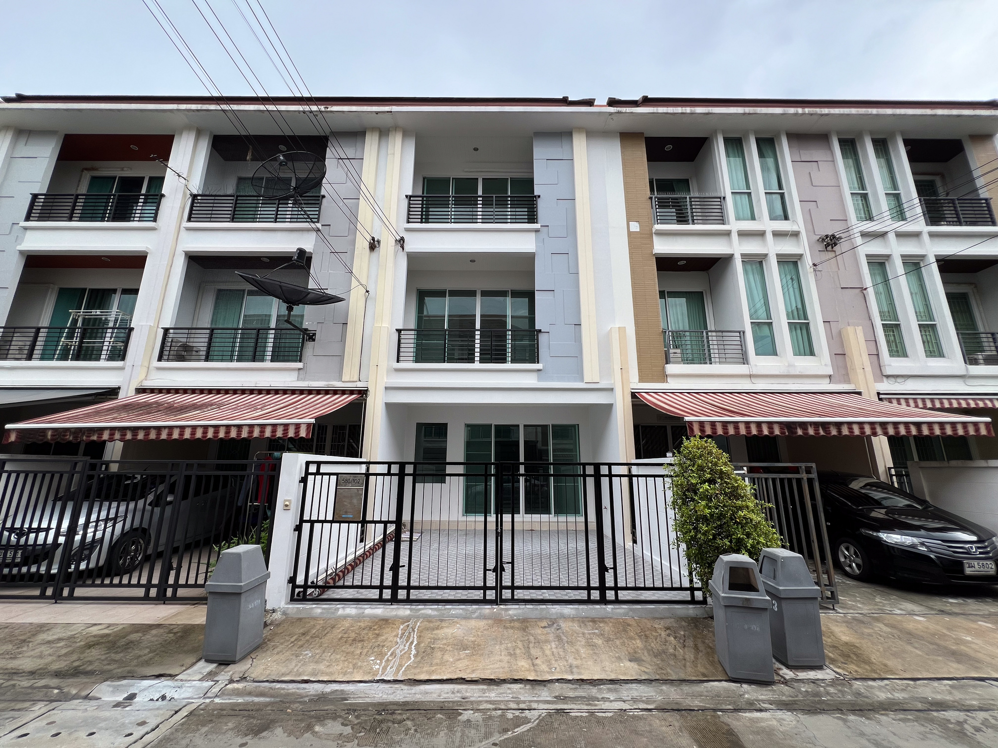 ทรัพย์สถาบันโดย JAM ทาวน์เฮาส์ บ้านกลางเมือง ลาดพร้าว 87 (Baan Klang Muang Ladprao 87)