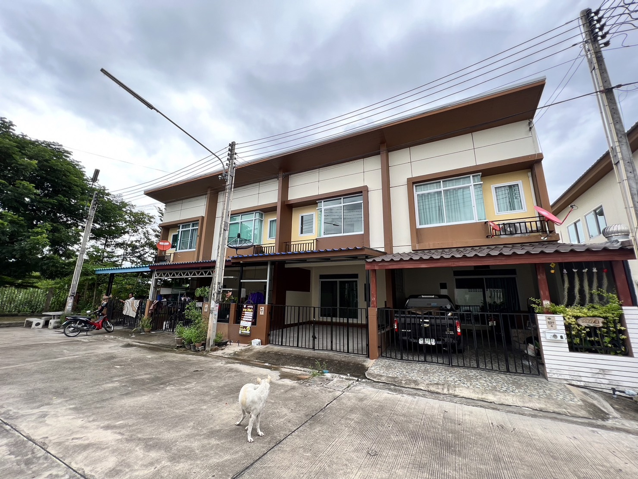 ทรัพย์สถาบันโดย JAM ทาวน์เฮาส์ บ้านร่มไม้ (Baan Rommai 2 Bowin)
