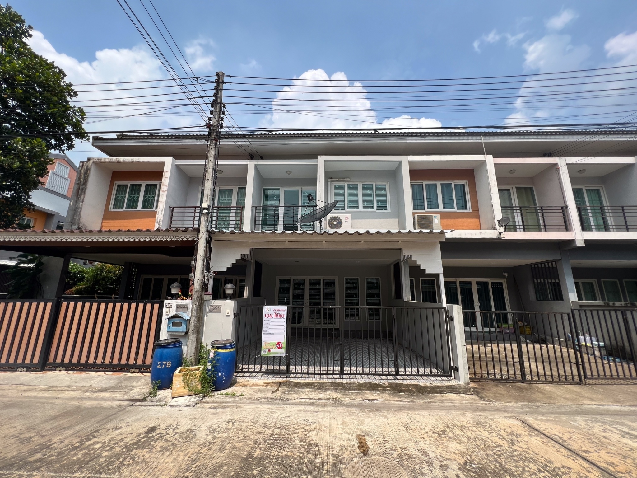 ทรัพย์สถาบันโดย JAM ทาวน์เฮาส์ บ้านซื่อตรง (Suetrong Cozy Rangsit Klong 6 Phase 1)