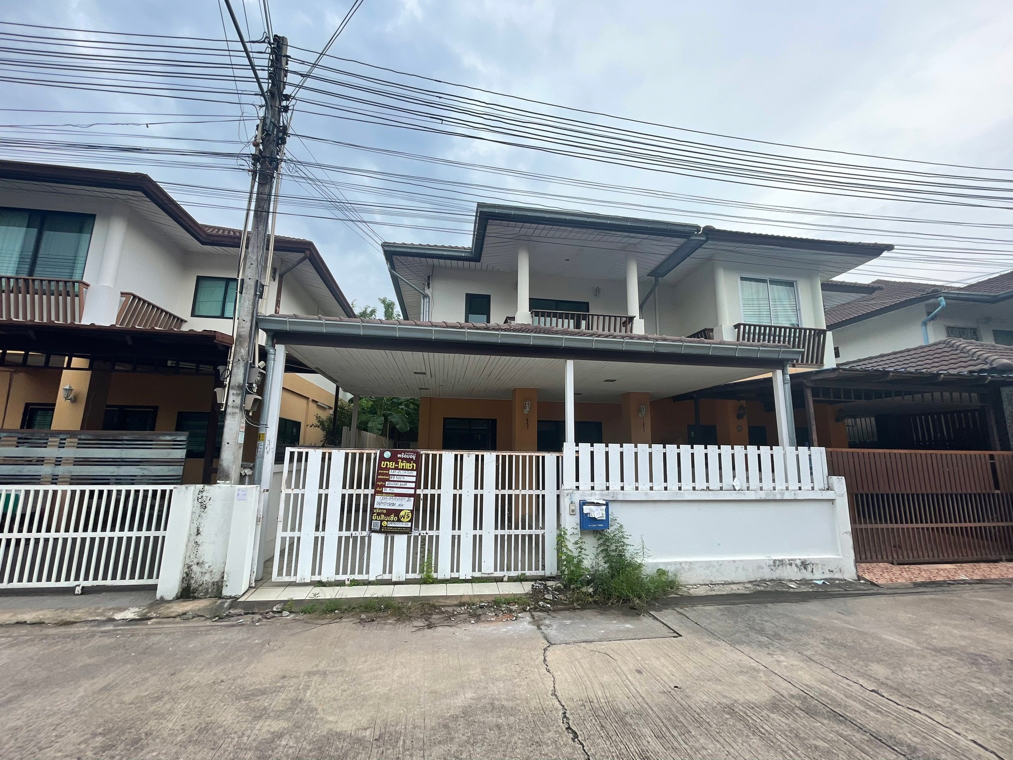ทรัพย์สถาบันโดย JAM ทาวน์เฮาส์ ลภัสธณา วิลเลจ (Lapatrada Village)