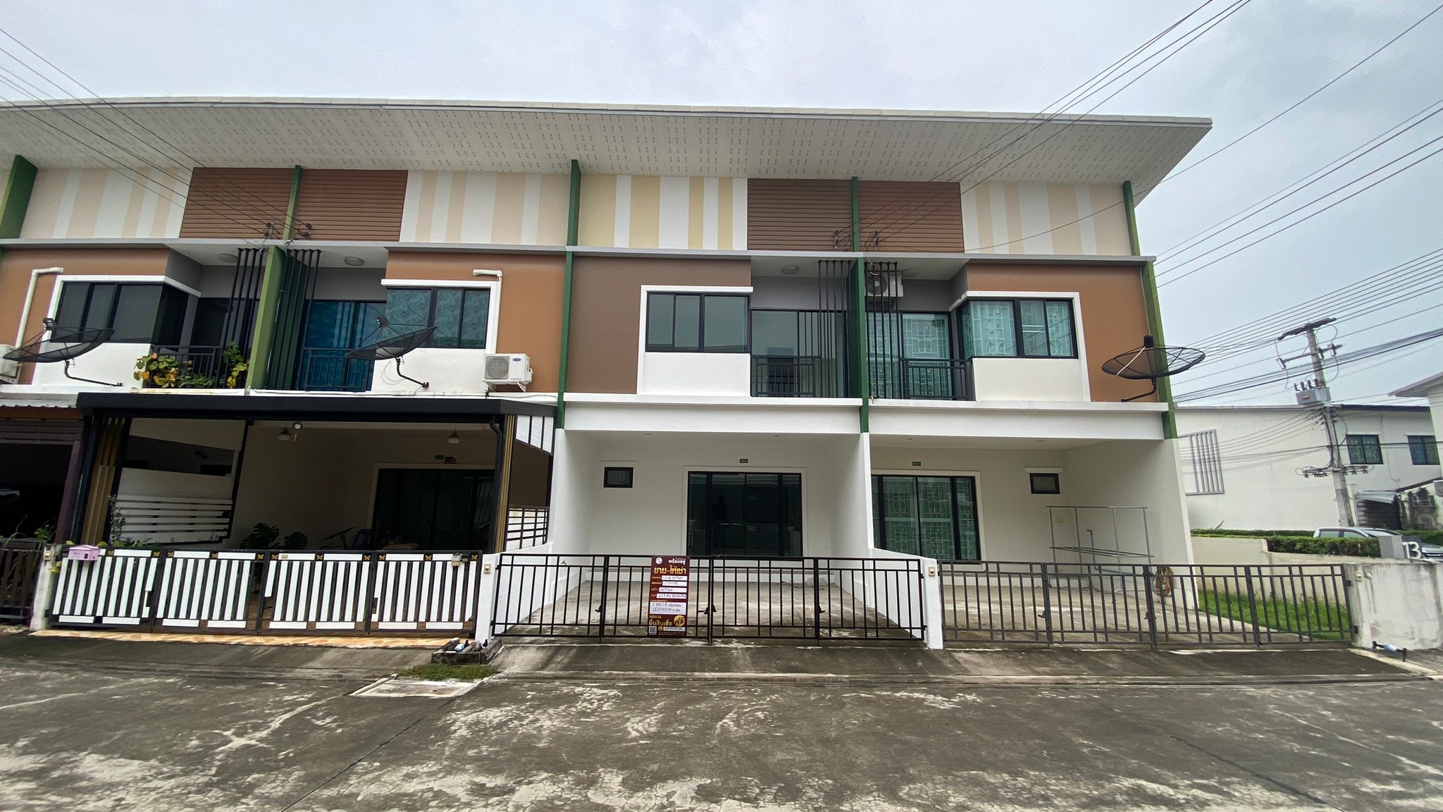 ทรัพย์สถาบันโดย JAM ทาวน์เฮาส์ เอส ซี วิลเลจ (Pasuk Village)
